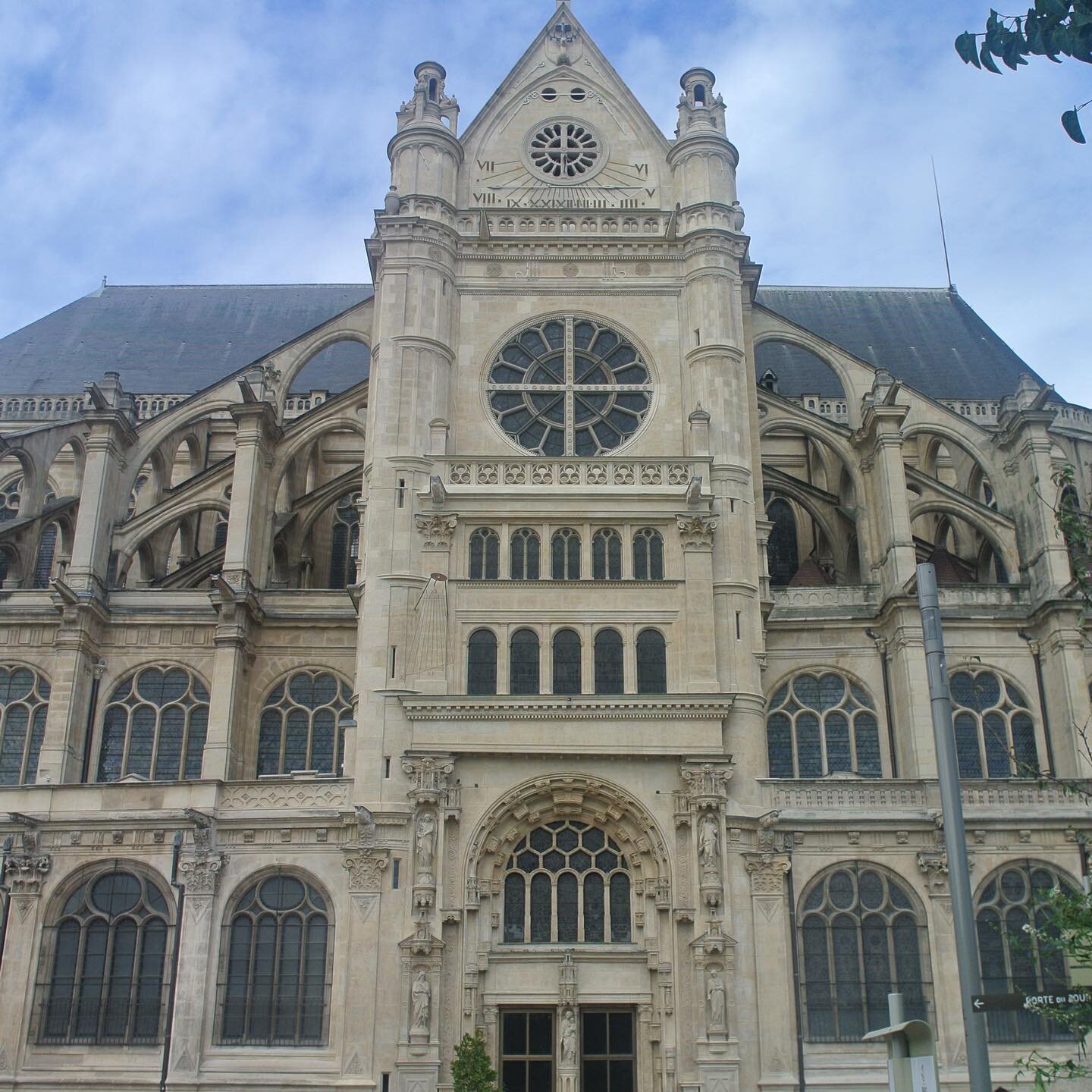 Saint-Eustache-Church-Parisology1.jpg