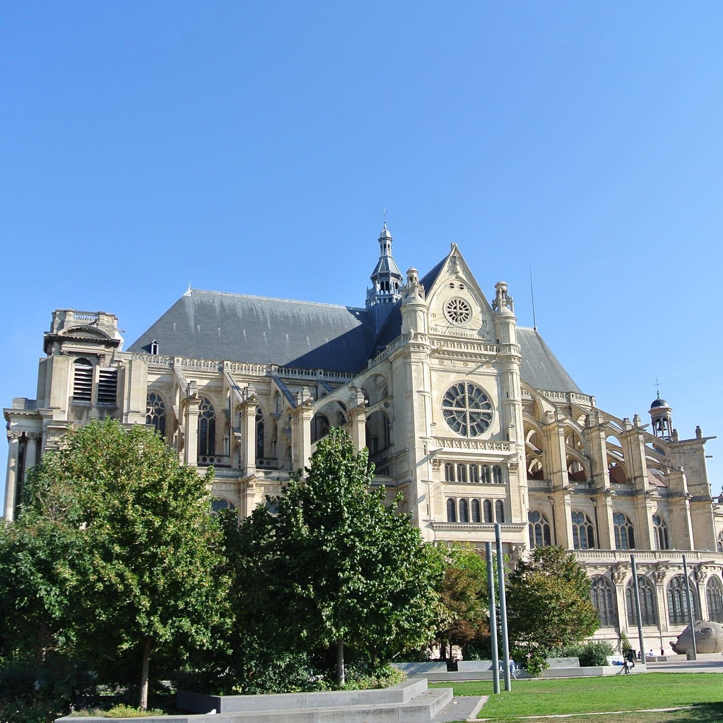 Saint-Eustache-Church-Parisology2.jpg