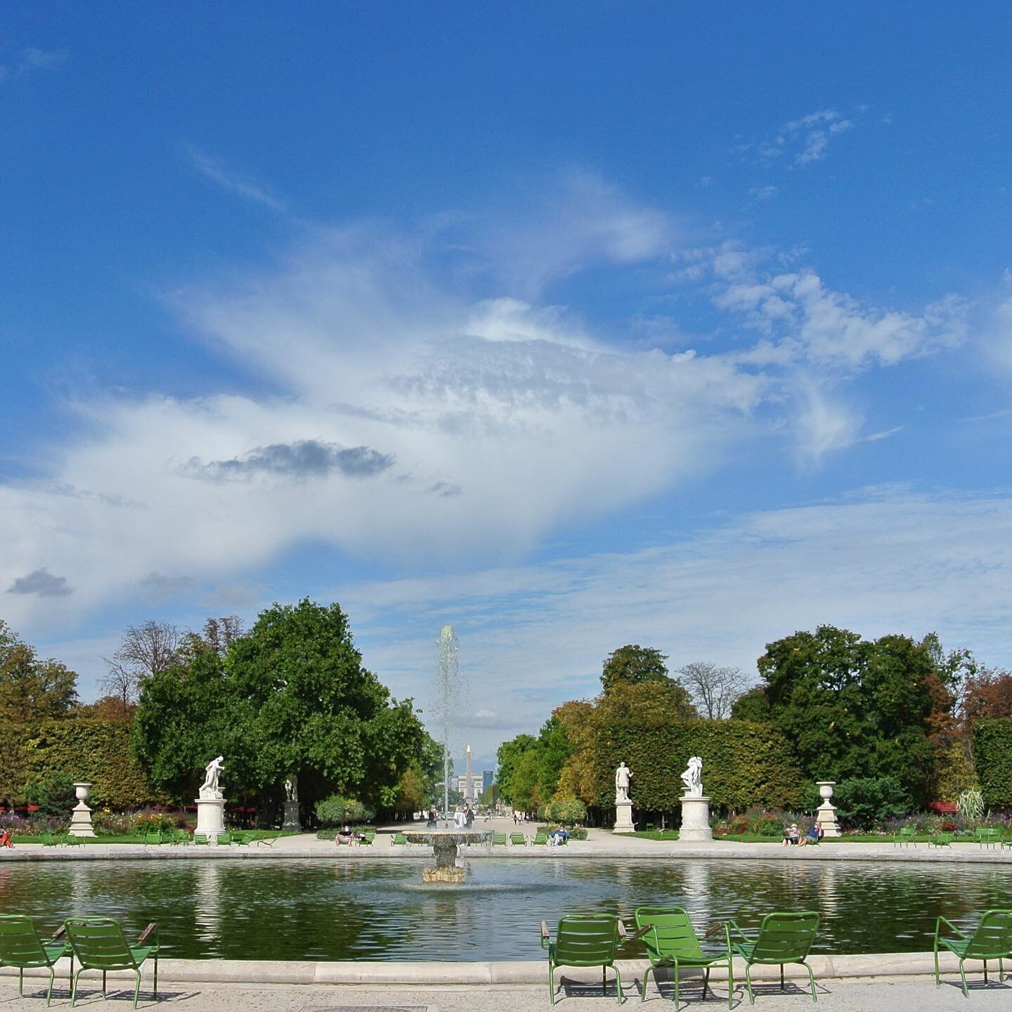 Tuileries-Gardens-Fountain-Parisology.jpg
