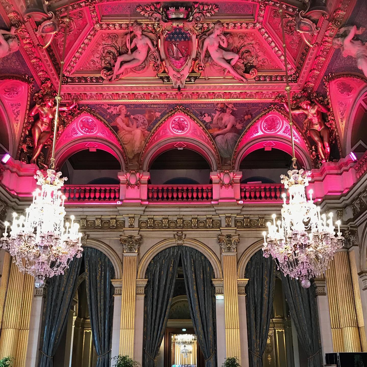 Hotel-de-Ville-Grand-Ballroom-Heritage-Days-Parisology..jpg