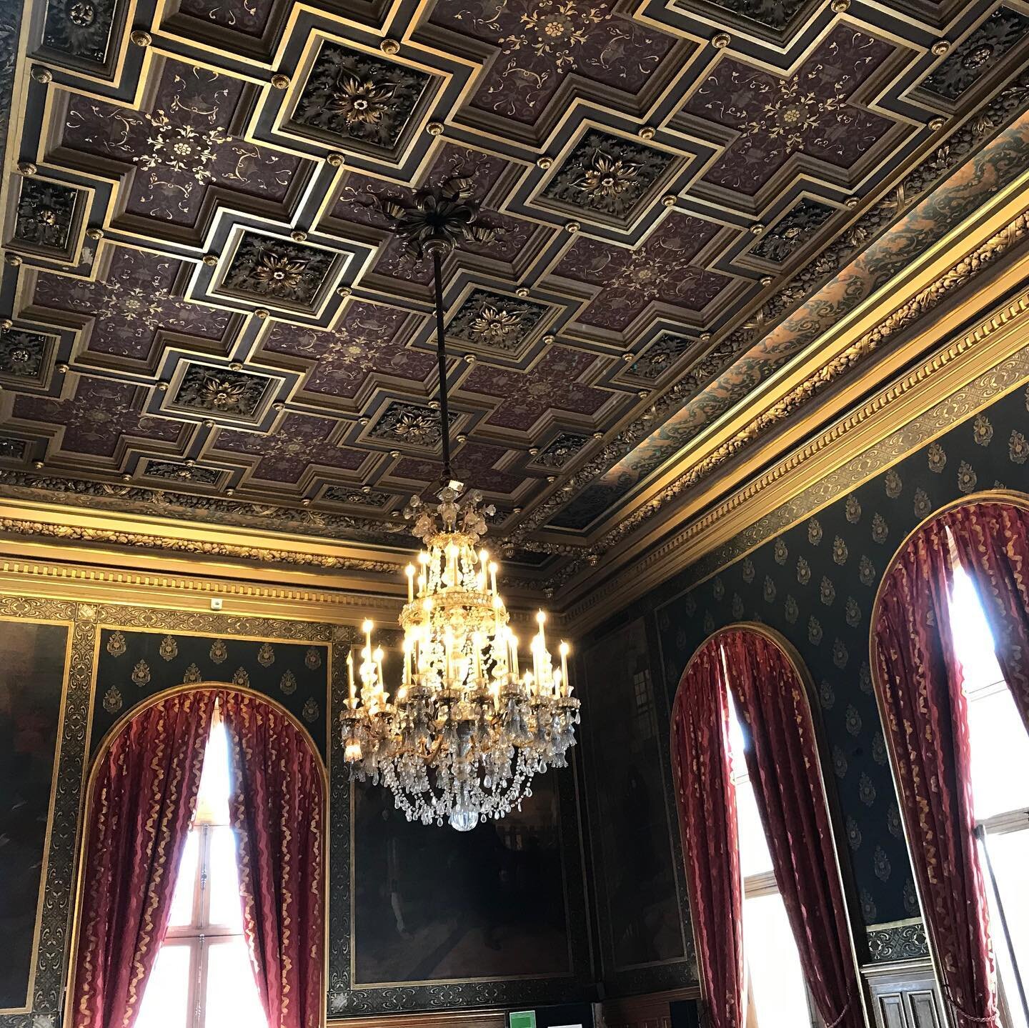 Hotel-de-Ville-Salle-des-Fetes-Ceiling-Parisology.jpg