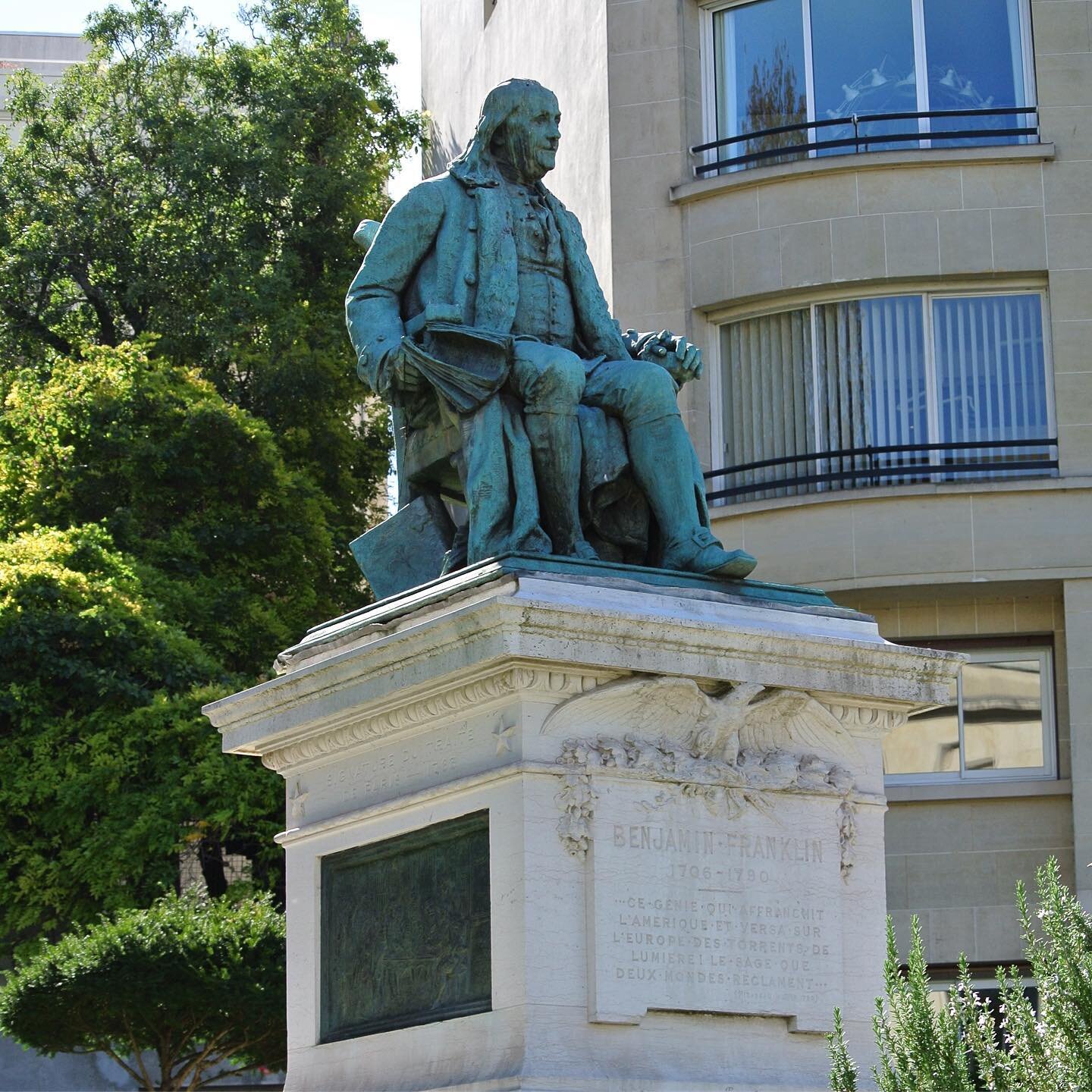 Benjamin-Franklin-Statue-Parisology.jpg