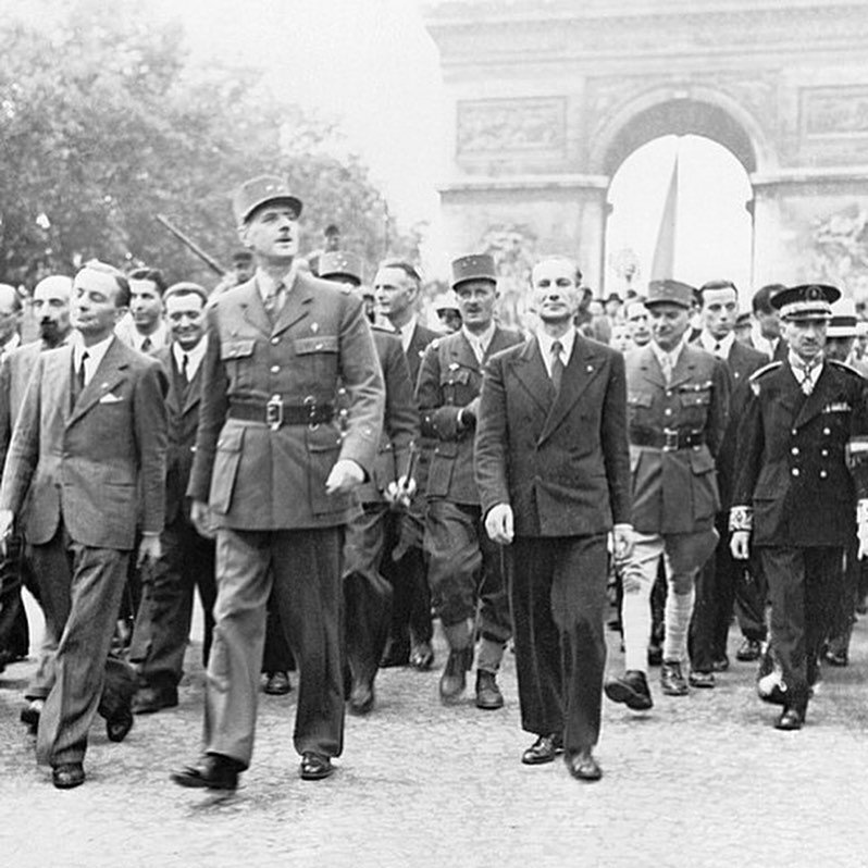 WWII-Paris-Liberation-Champs-Elysees-Parisology.jpg