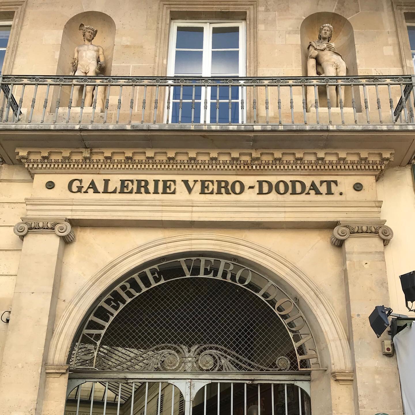 Galerie-Vero-Dodat-Parislogy.jpg.jpg