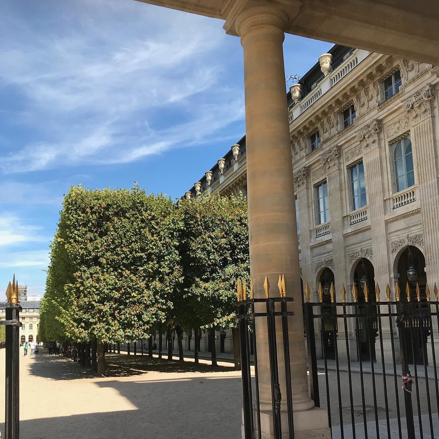 Arcades-Palais-Royal-Parisology2.jpg