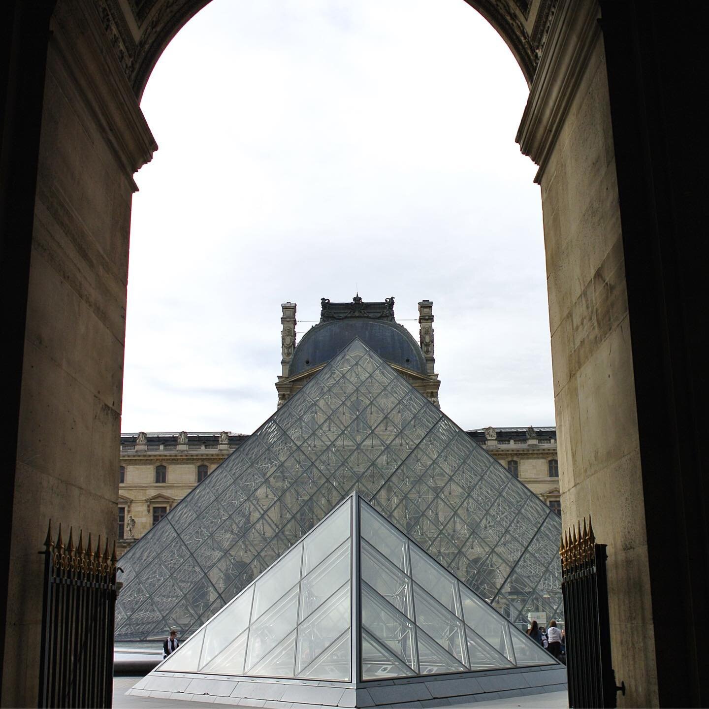 Louvre-Pyramid-Parisology2.jpg