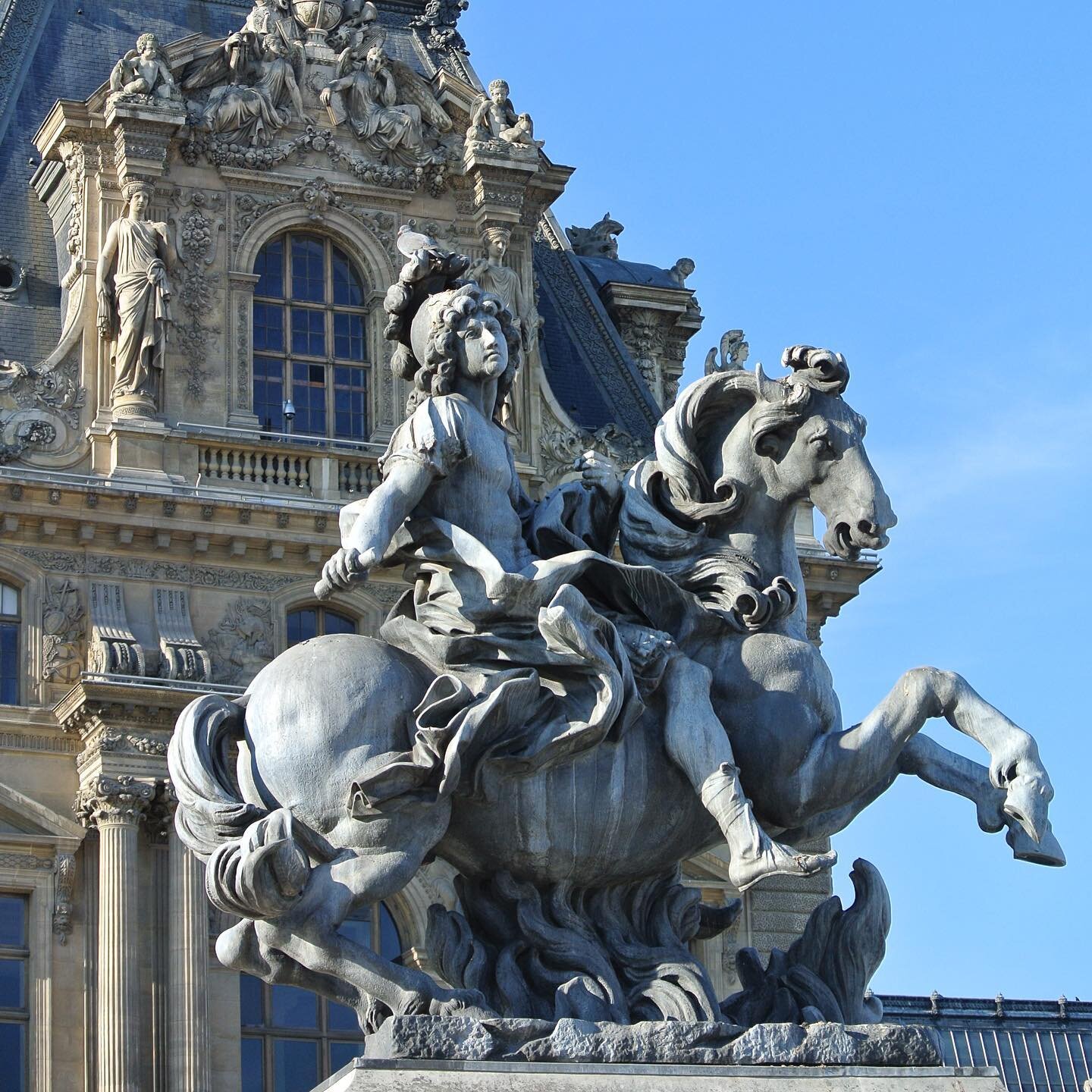 Statue-Louis-XIV-Bernini-Louvre-jpg.jpg
