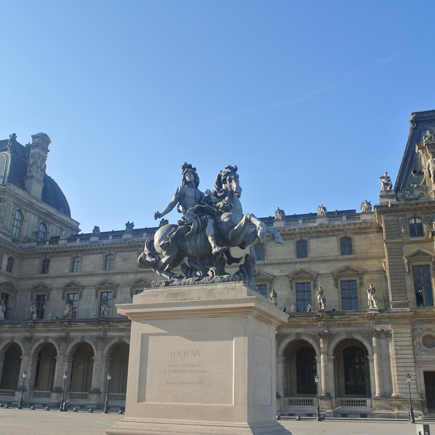 Statue-Louis-XIV-Louvre-Museum.jpg
