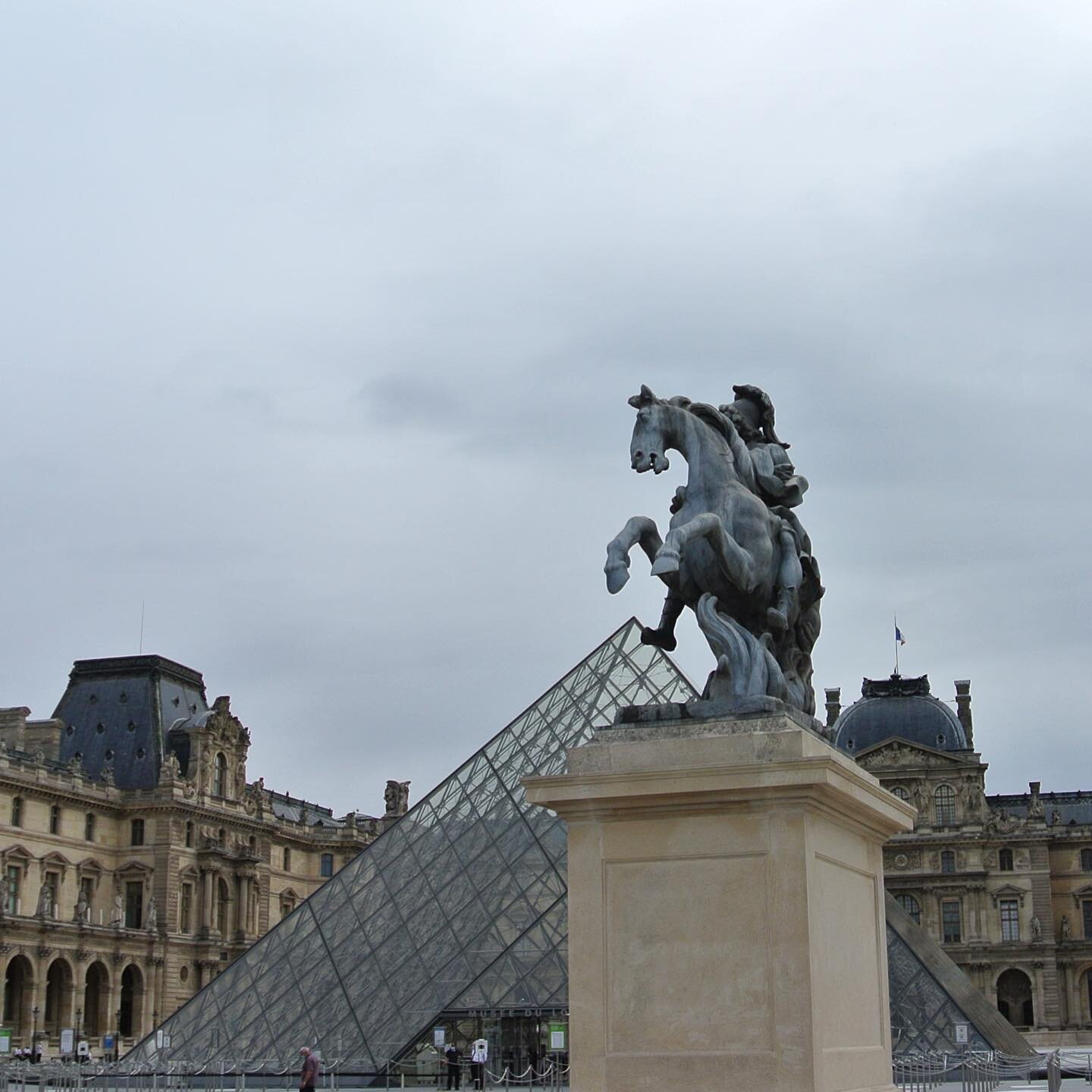 Statue-Louis-XIV-Musée-du-Louvre.jpg