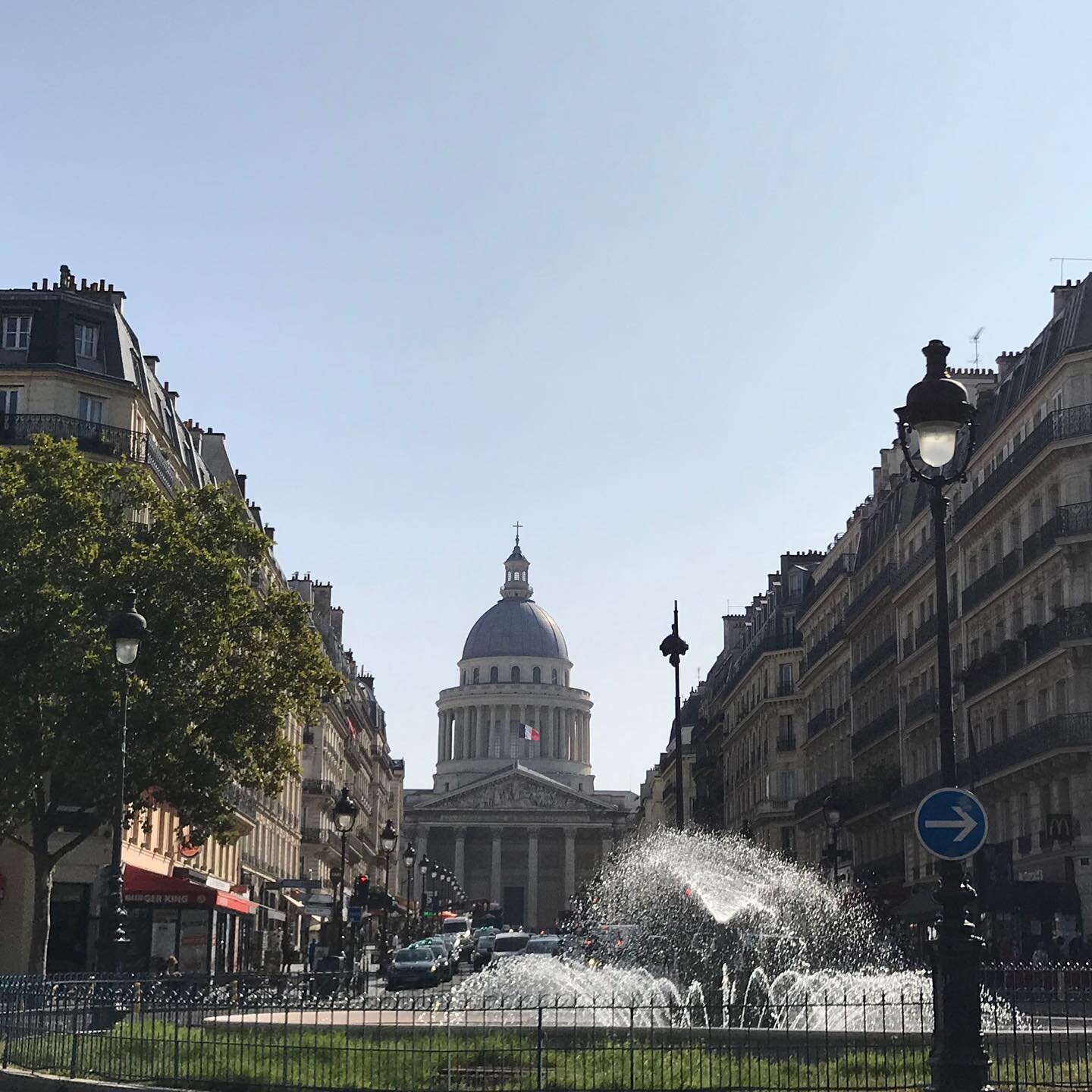 Pantheon-Temple-Voltaire-Parisology.jpg