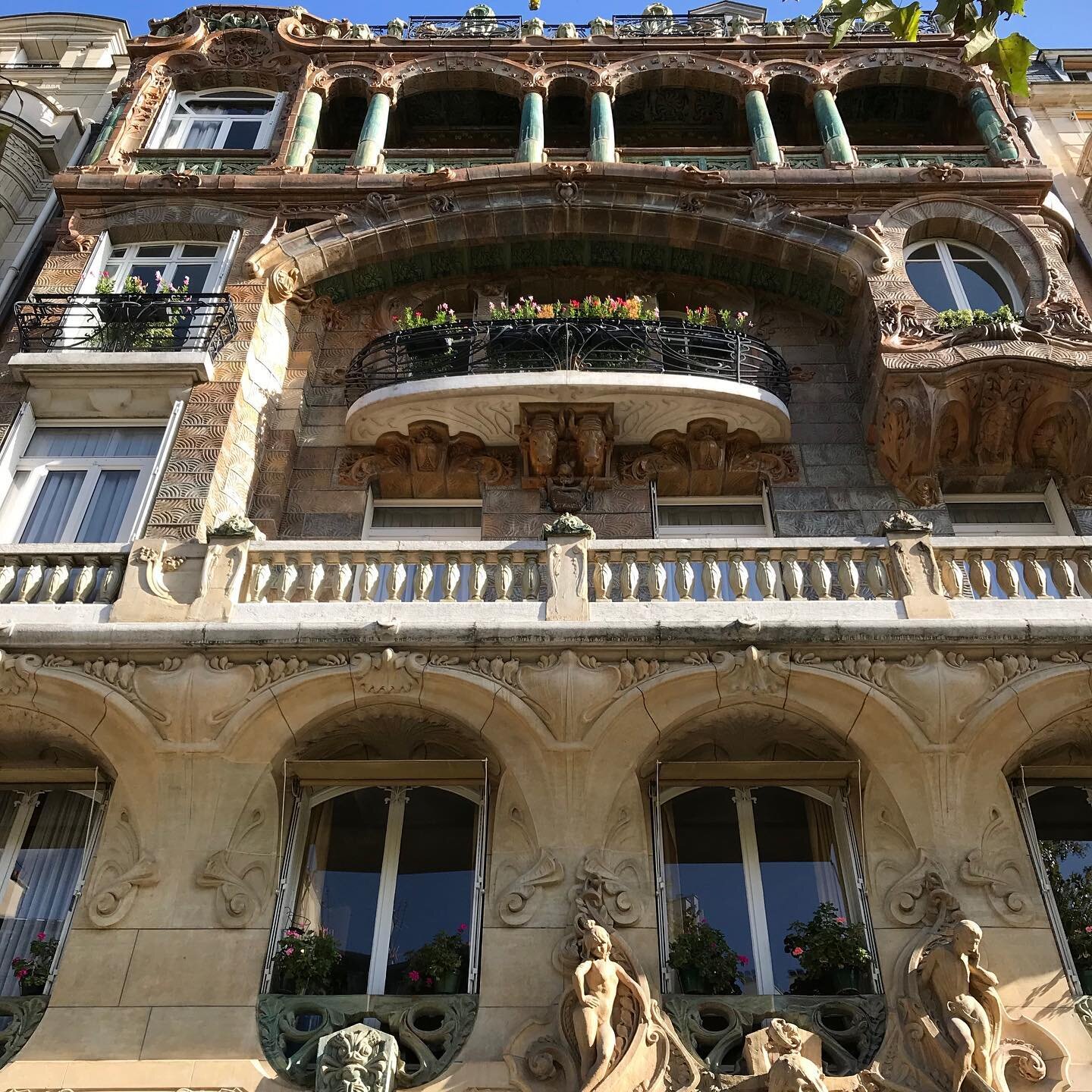 Paris-Art-Nouveau-Facade-Jules Lavirotte-Parisology.jpg