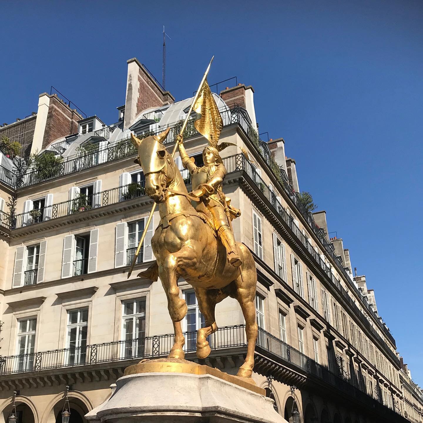 Jeanne-dArc-Statue-Paris.jpg
