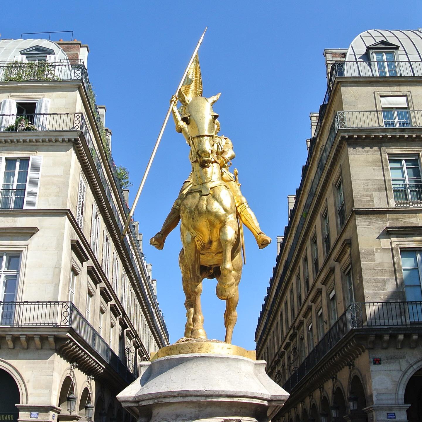 Joan-of-Arc-Paris-Statue.jpg