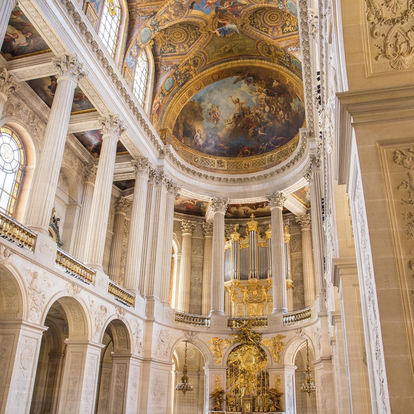 Chapelle-Versailles-Chapel.jpg