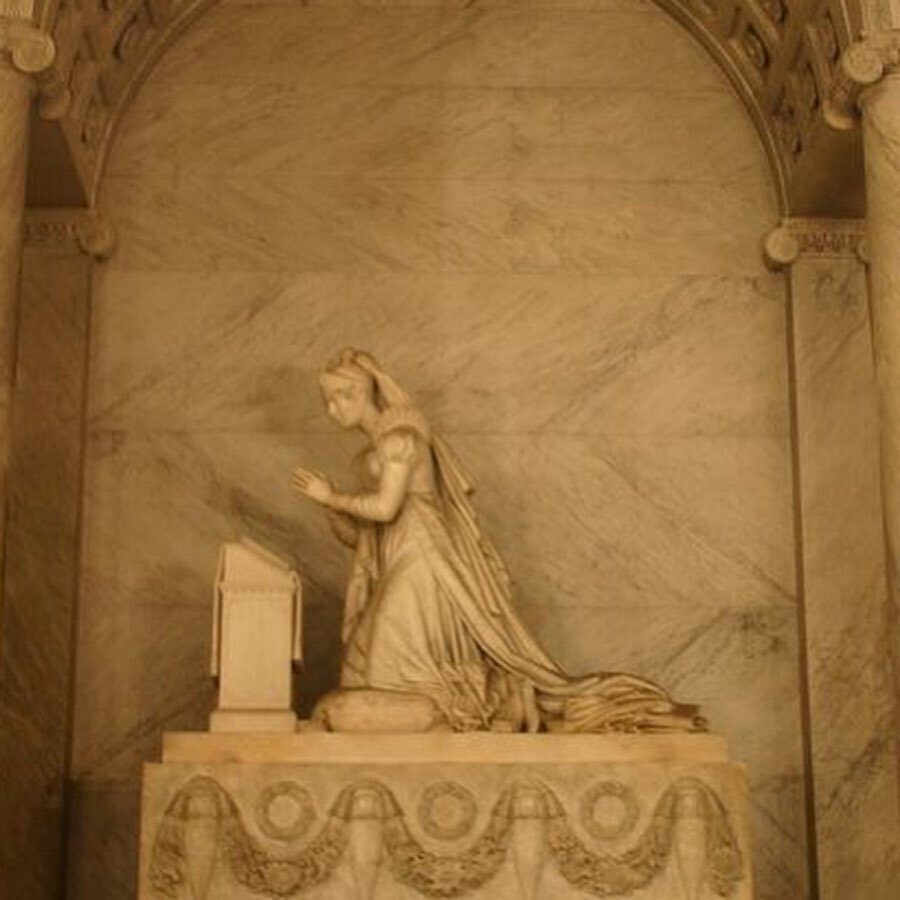 Tomb-Statue-Josephine.jpg