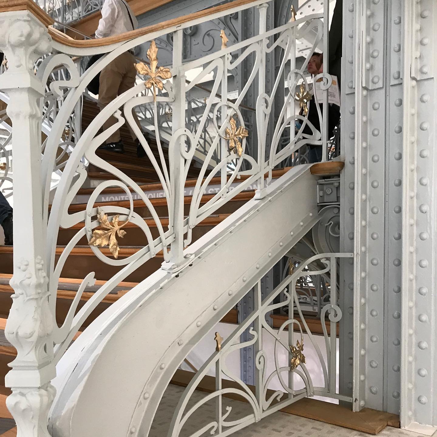 Samaritaine-Art-Nouveau-Staircase-3.jpg