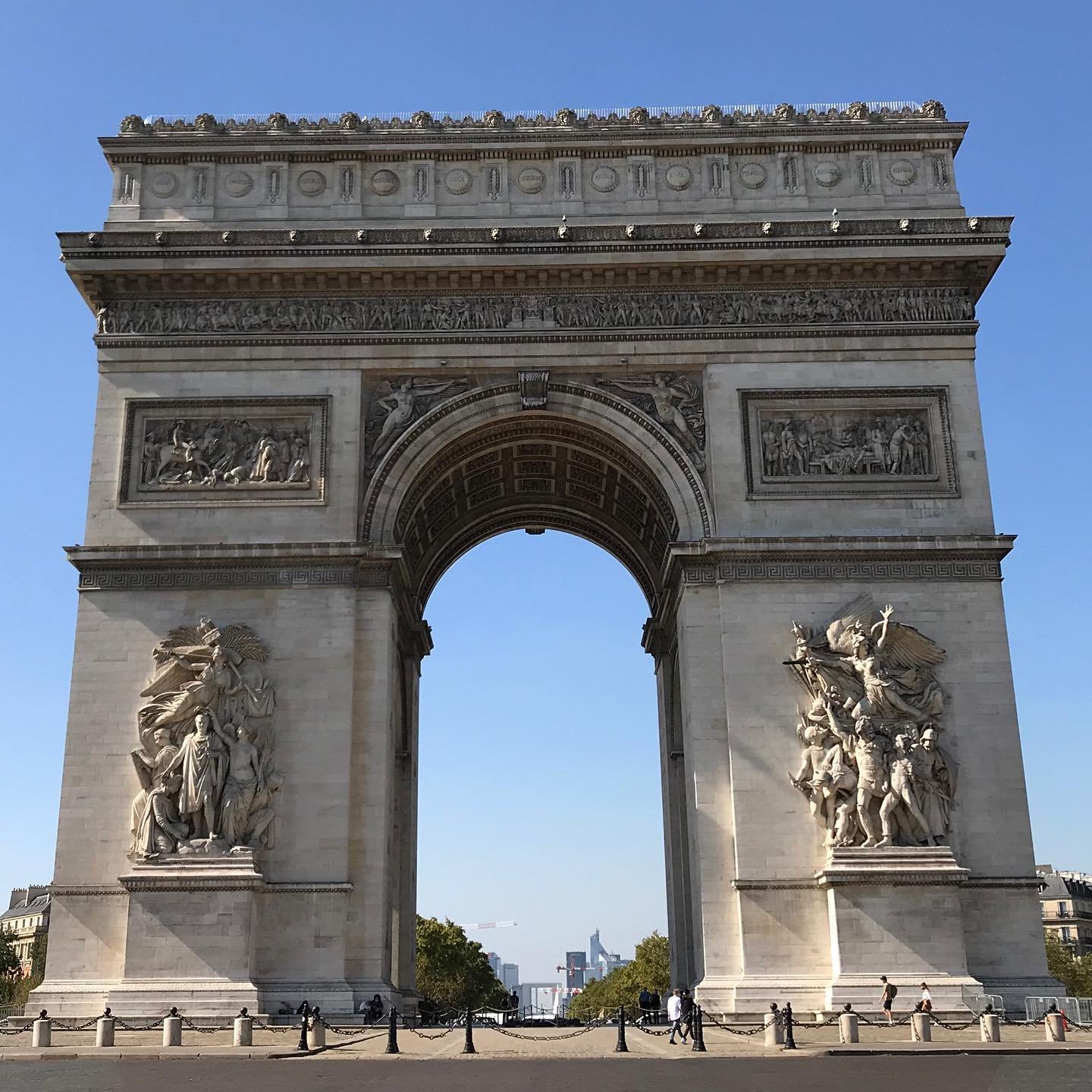 Paris-Arc-de-Triomphe-Champs-Elysees.jpg