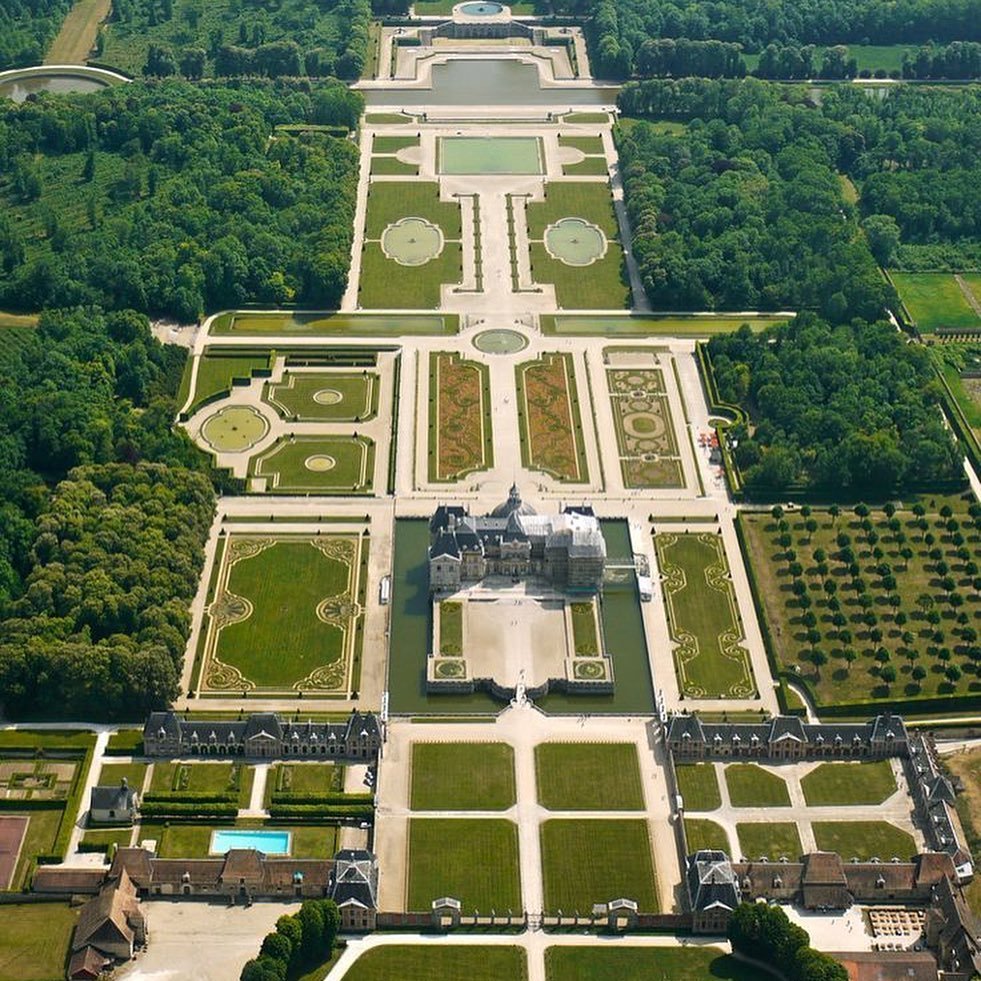 Vaux-le-Vicomte-Estate-Gardens.jpg