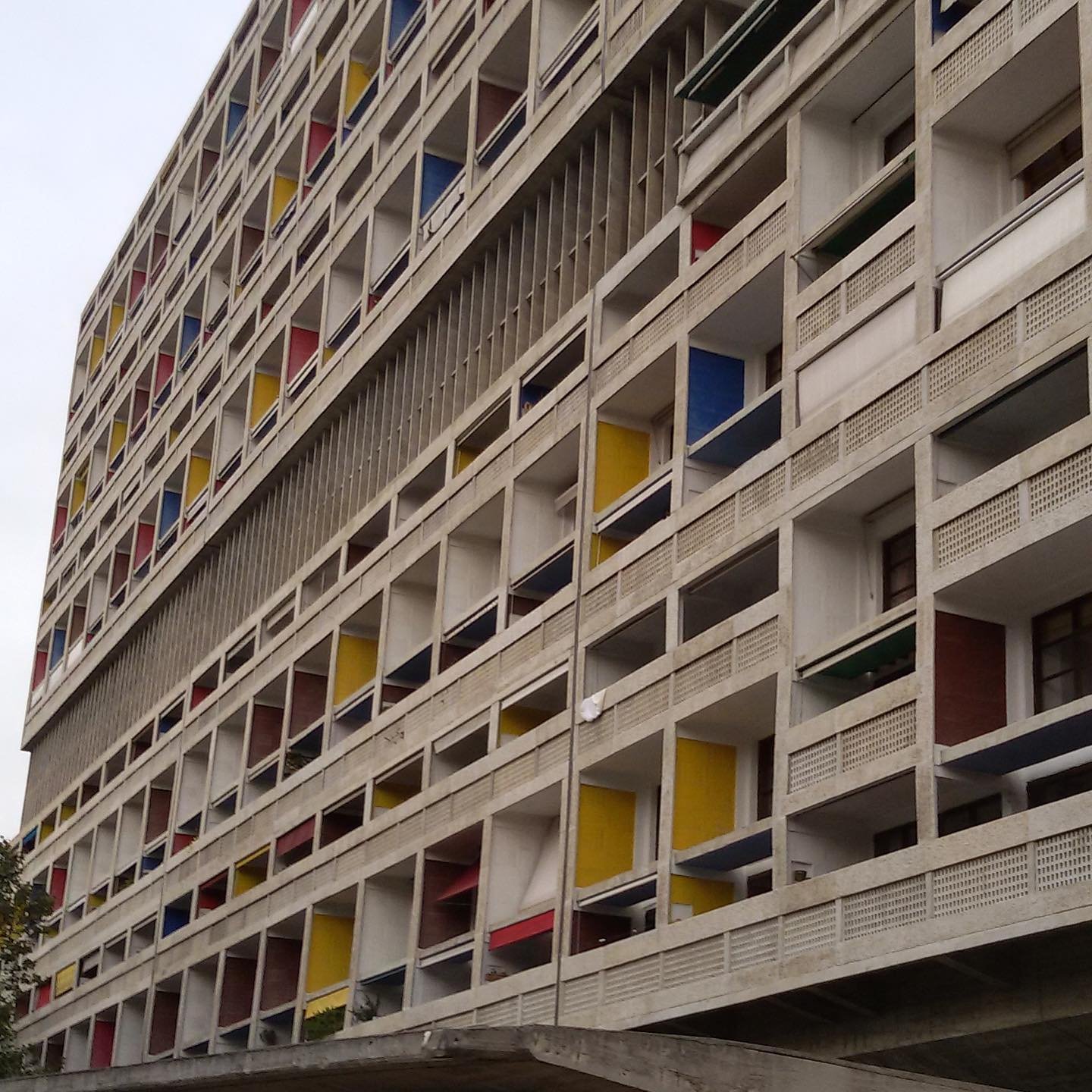 Le-Corbusier-Unité-Habitation-Marseille.jpg