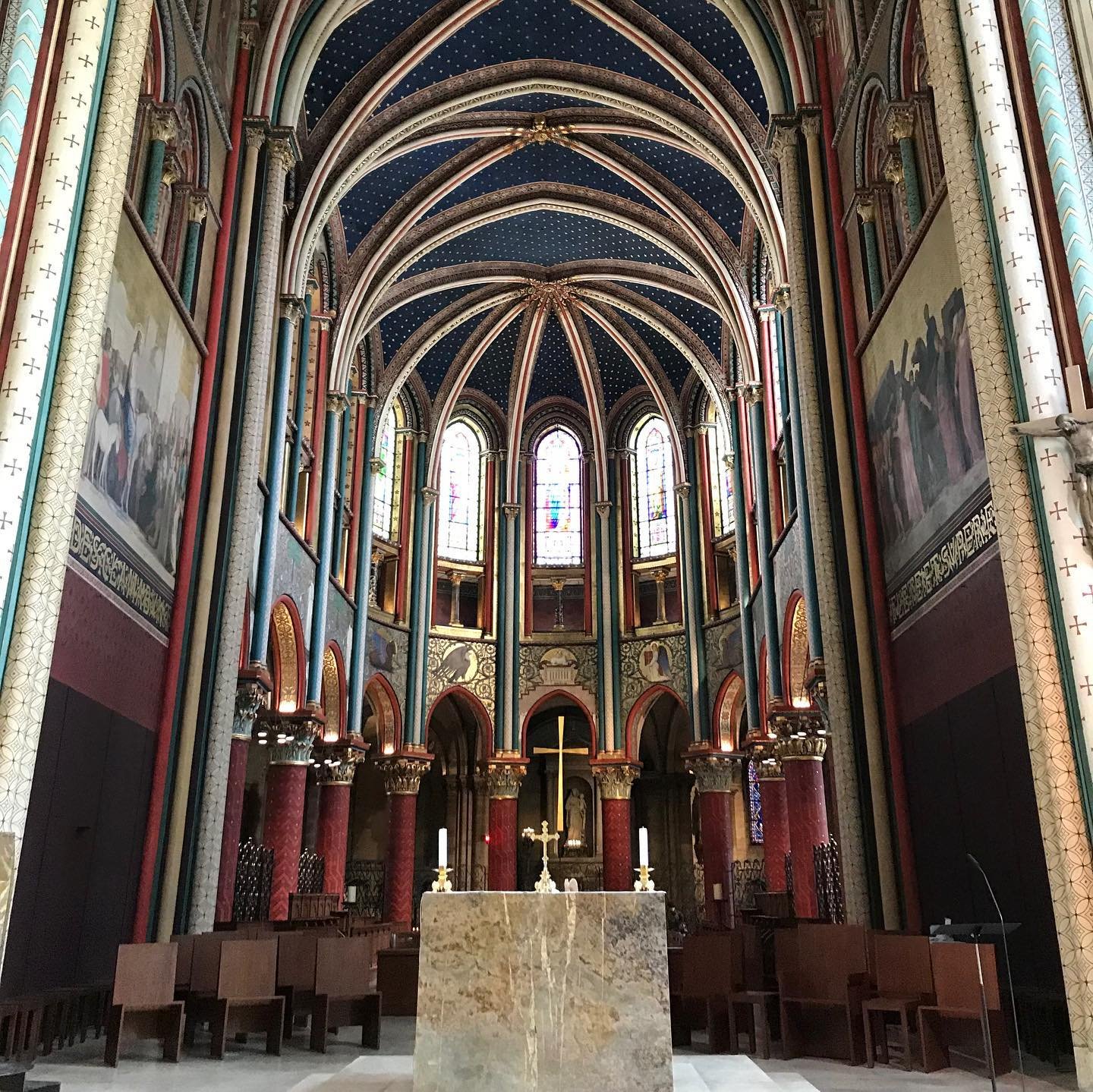Saint-Germain-des-Pres-Church-Altar.jpg