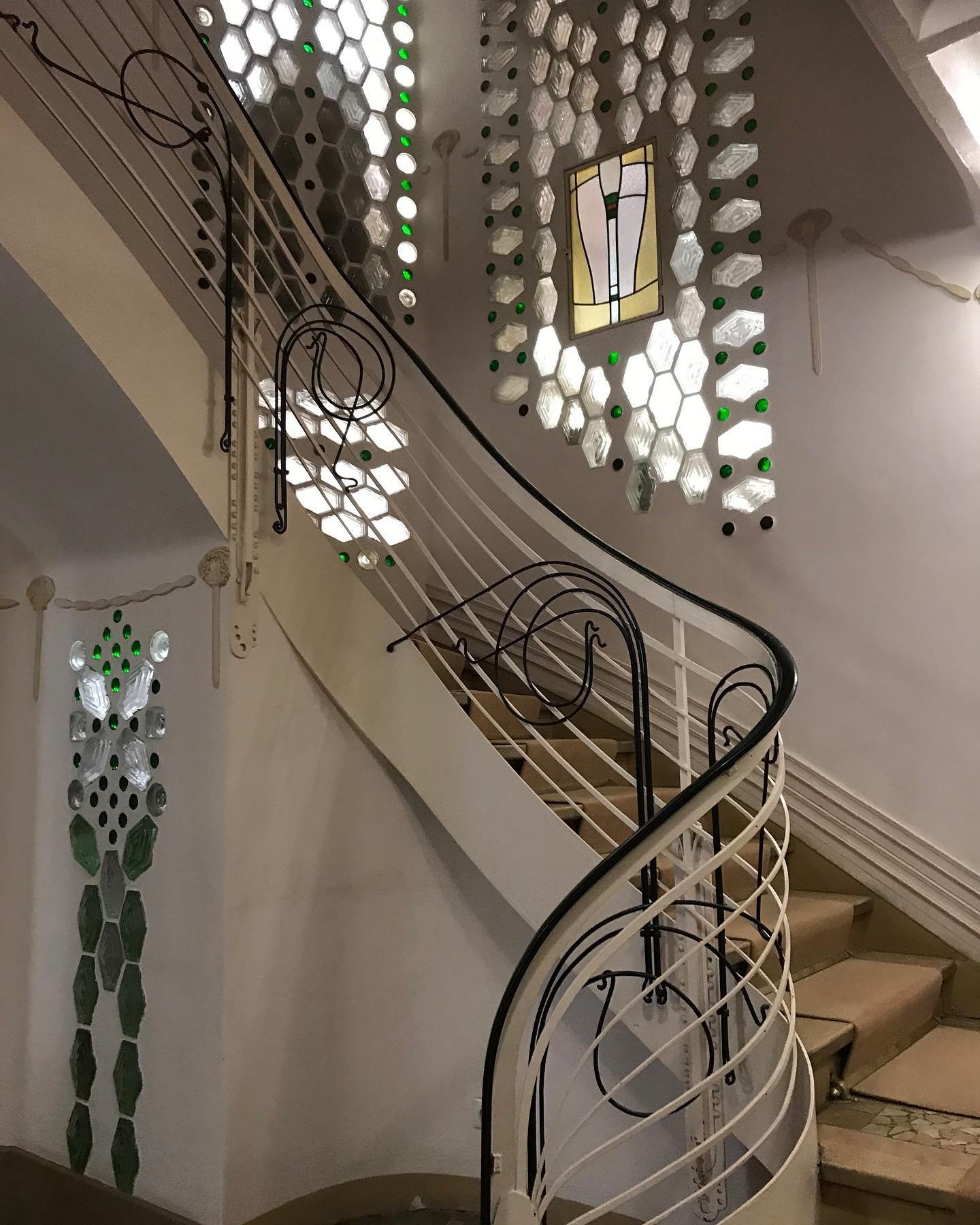 Hector-Guimard-Art-Deco-Staircase-1.jpg
