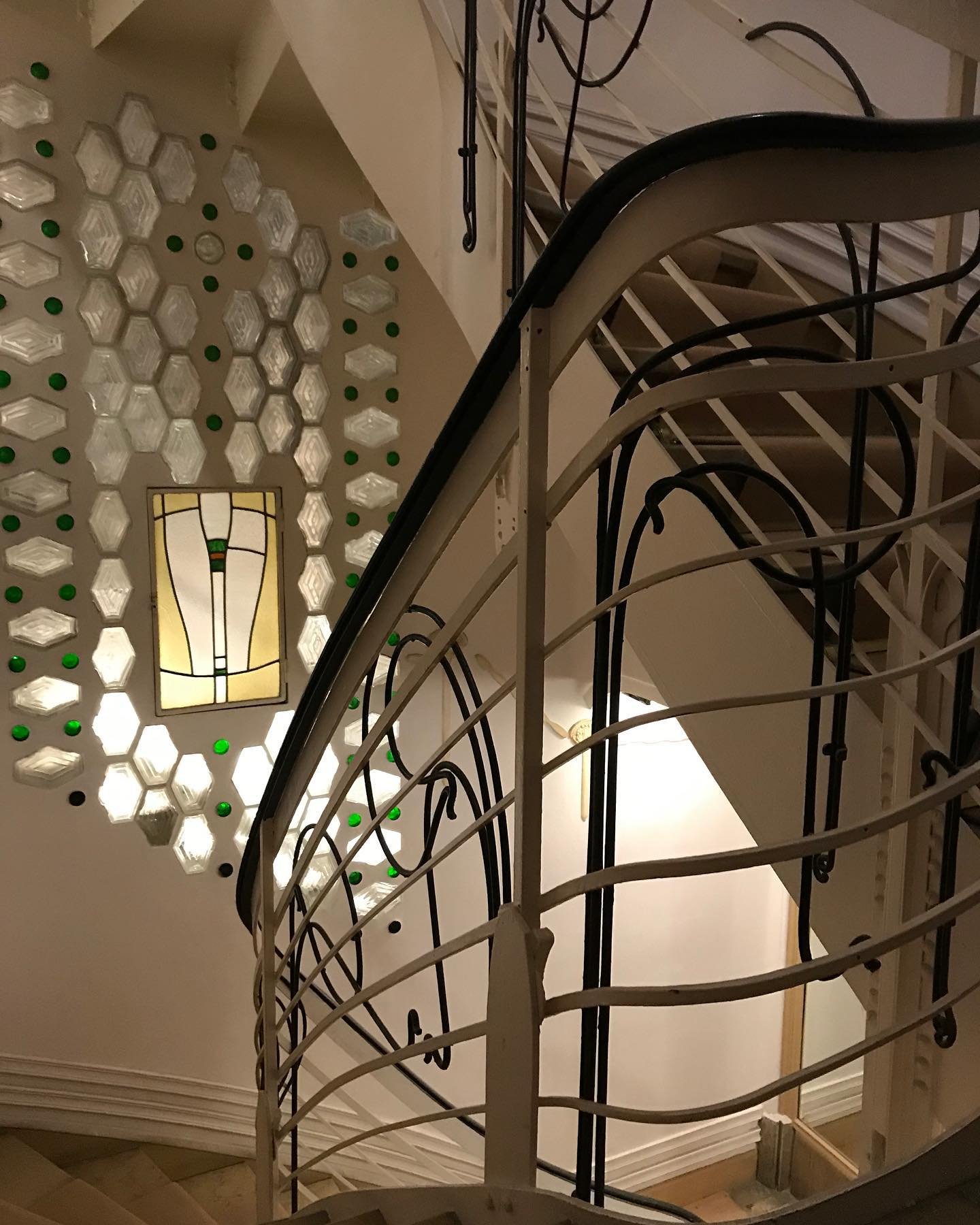 Hector-Guimard-Art-Nouveau-Staircase-4.jpg