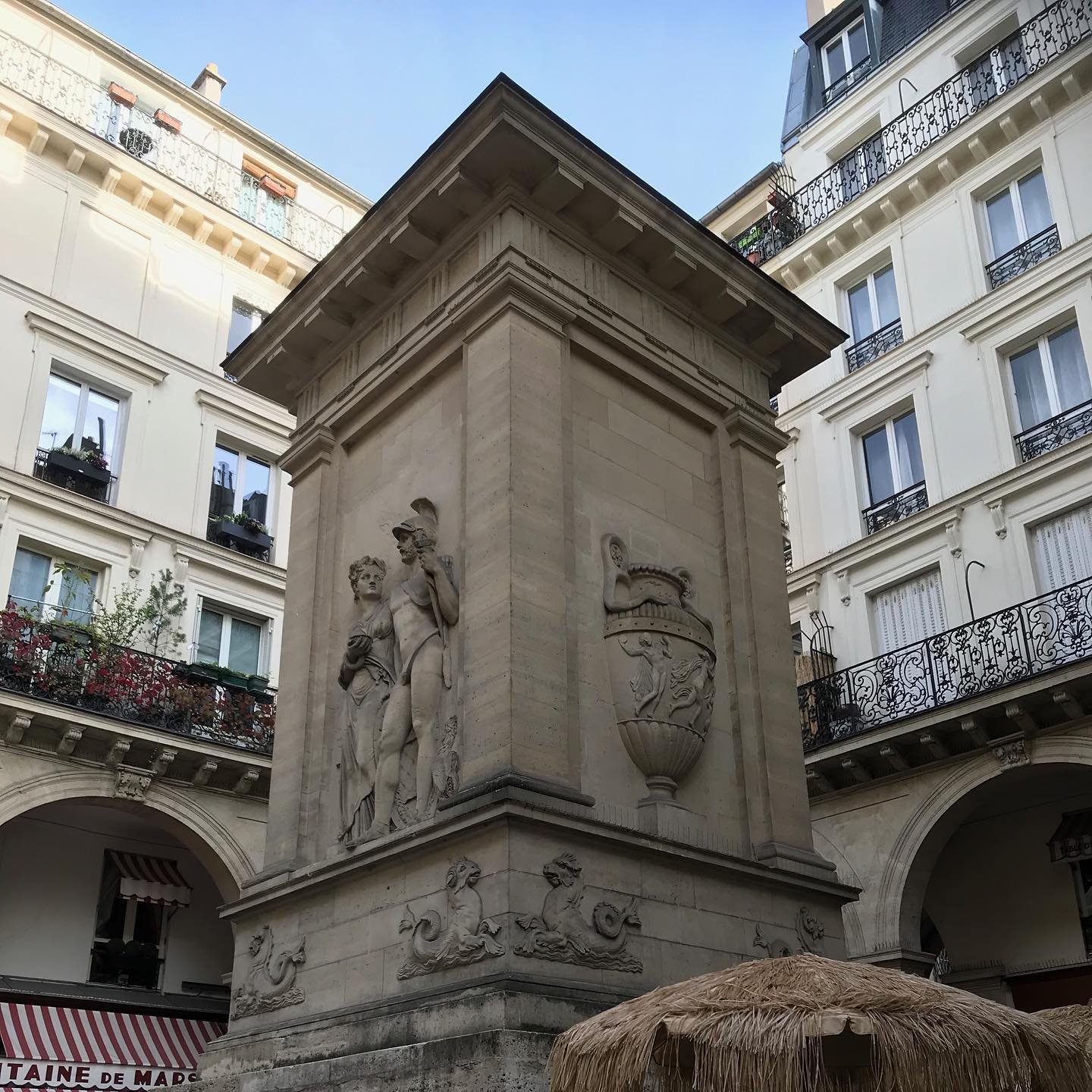 5-Fontaine-Mars-Napoleon-Paris.jpg