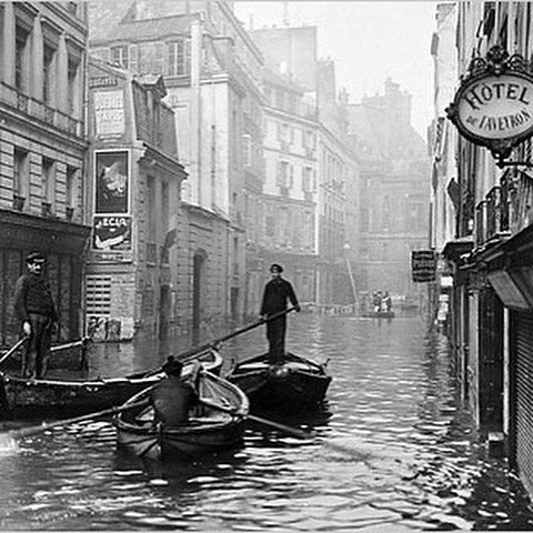 1910-Paris-Rise-Seine.jpg