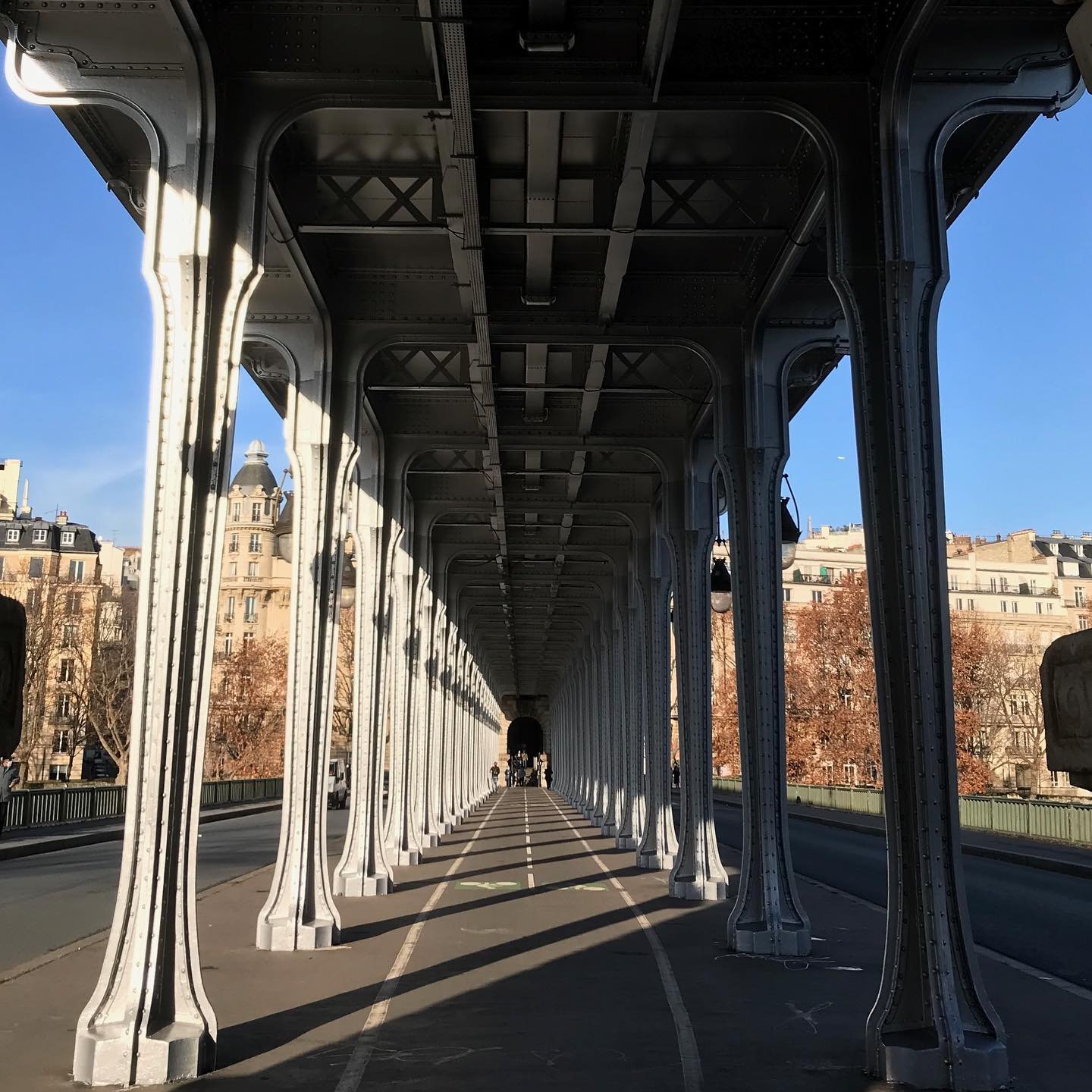 Bir-Hakeim-Bridge-Paris.jpg
