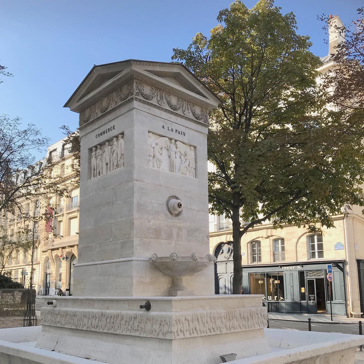 Paris-Fountain-of-Peace-Napoleon.jpg