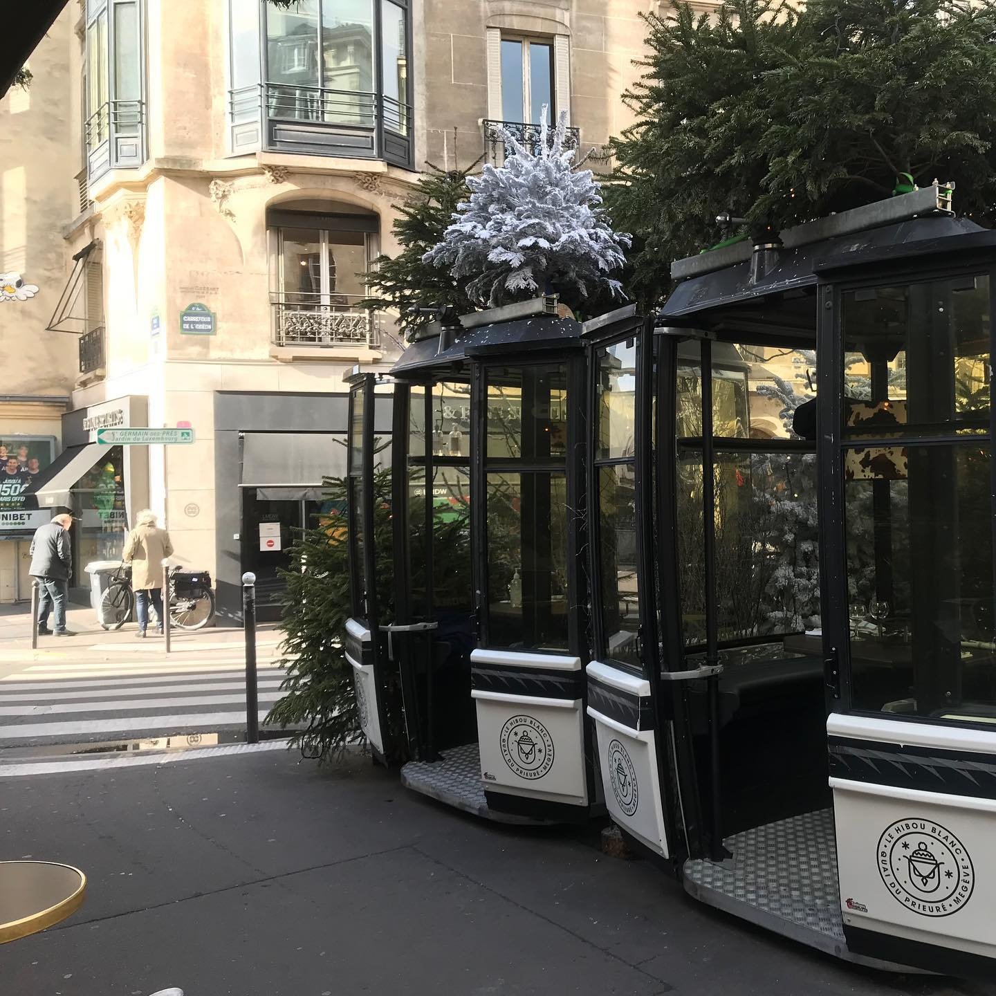 Paris-Hibou-Pub-Ski-Cable-Cars.jpg