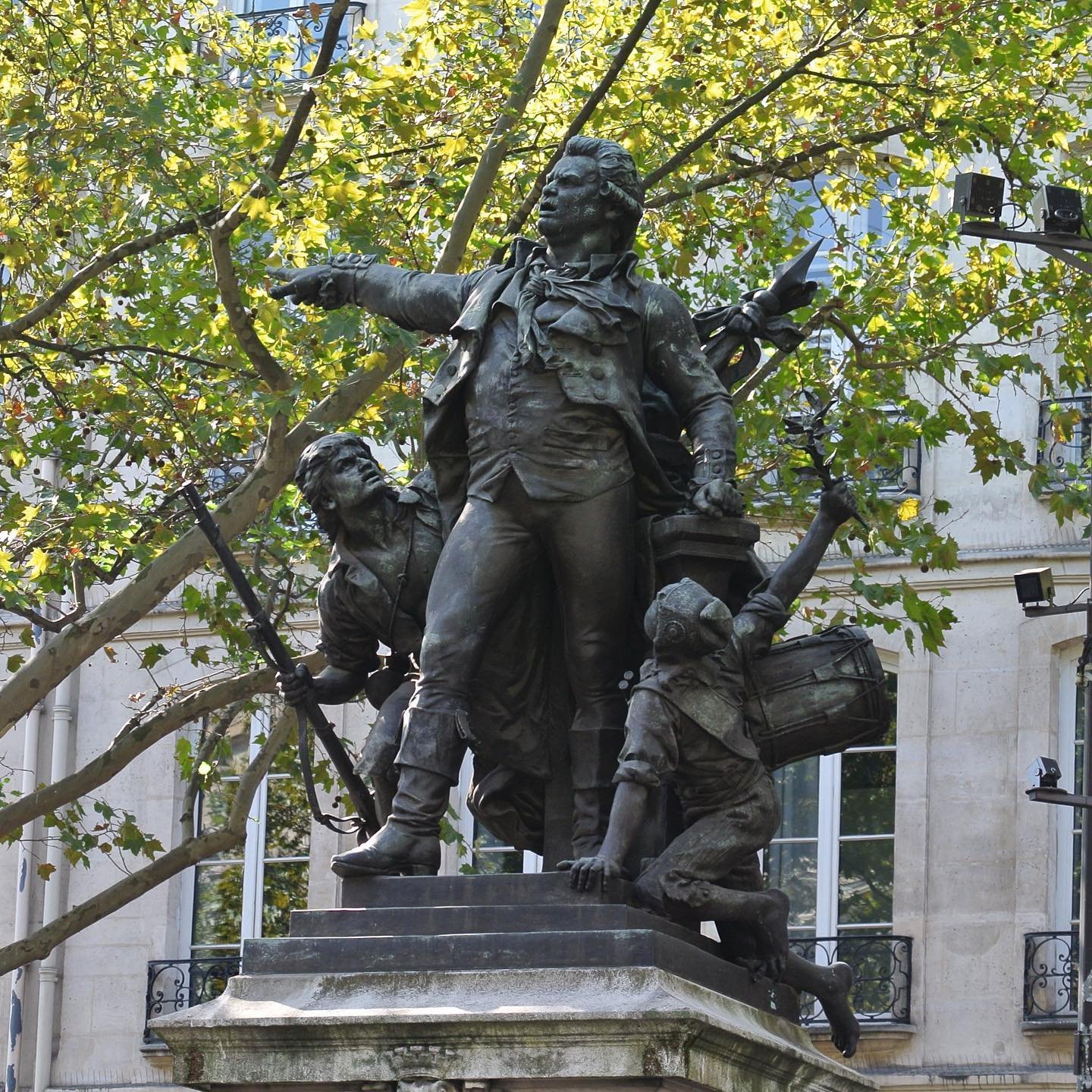 Statue-Danton-Odéon.jpg
