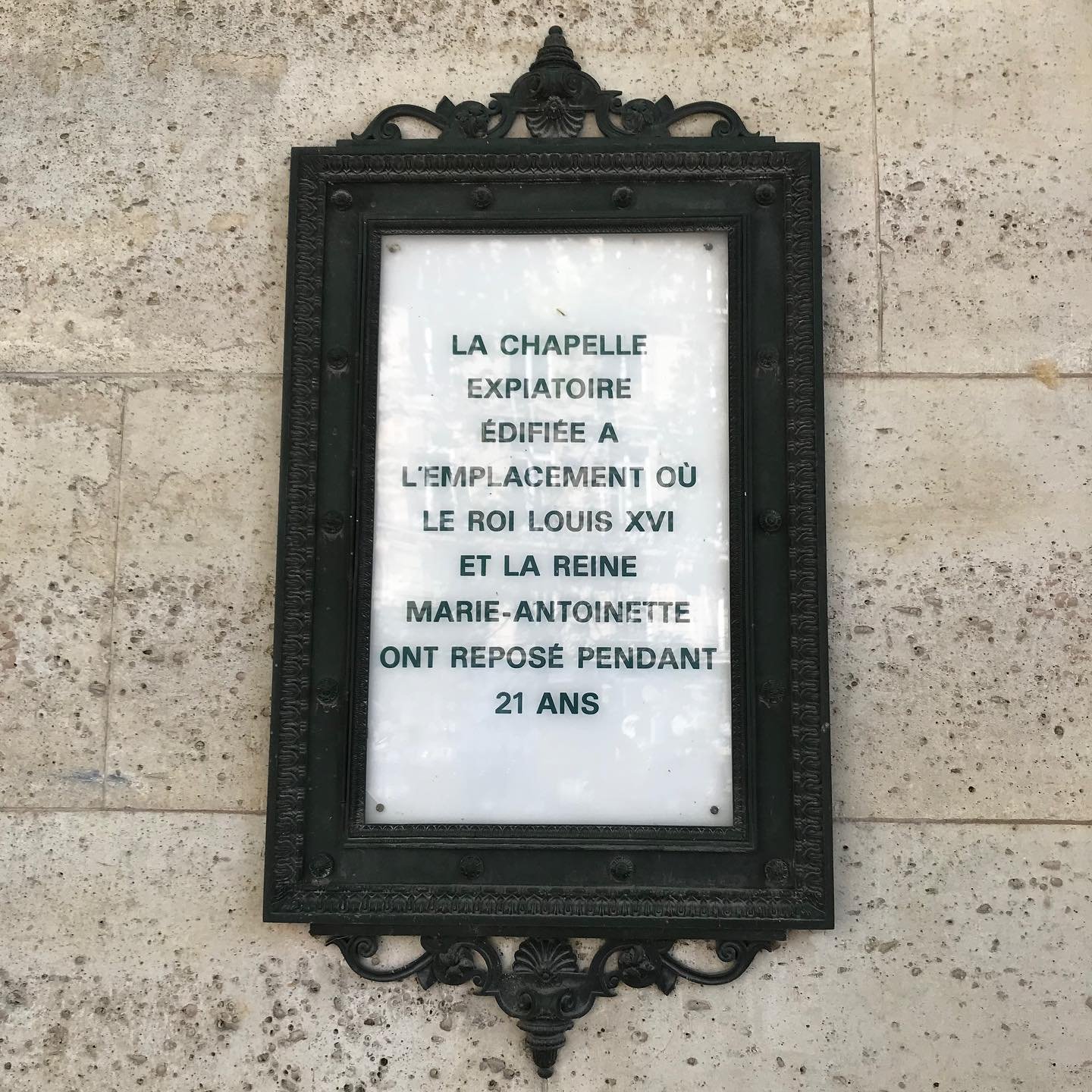 Chapelle-Expiatoire-Plaque.jpg