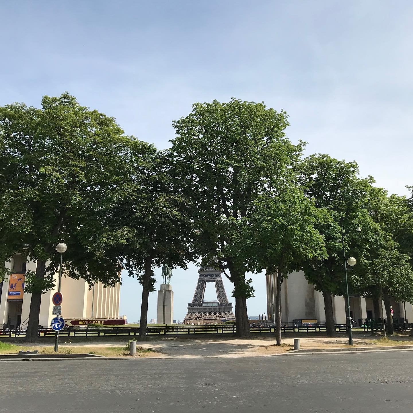 Trocadero-Square-Paris-Eiffel-Tower.jpg
