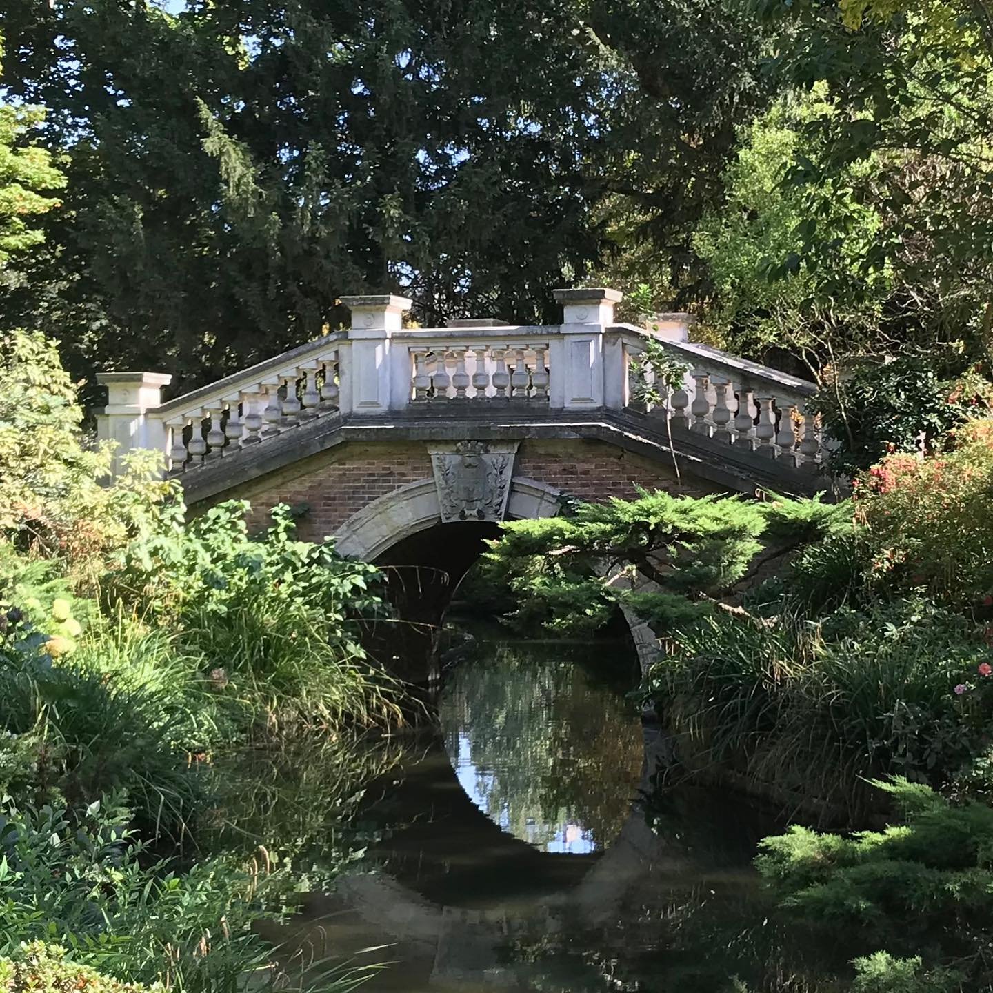 Parc-Monceau-Bridge.jpg