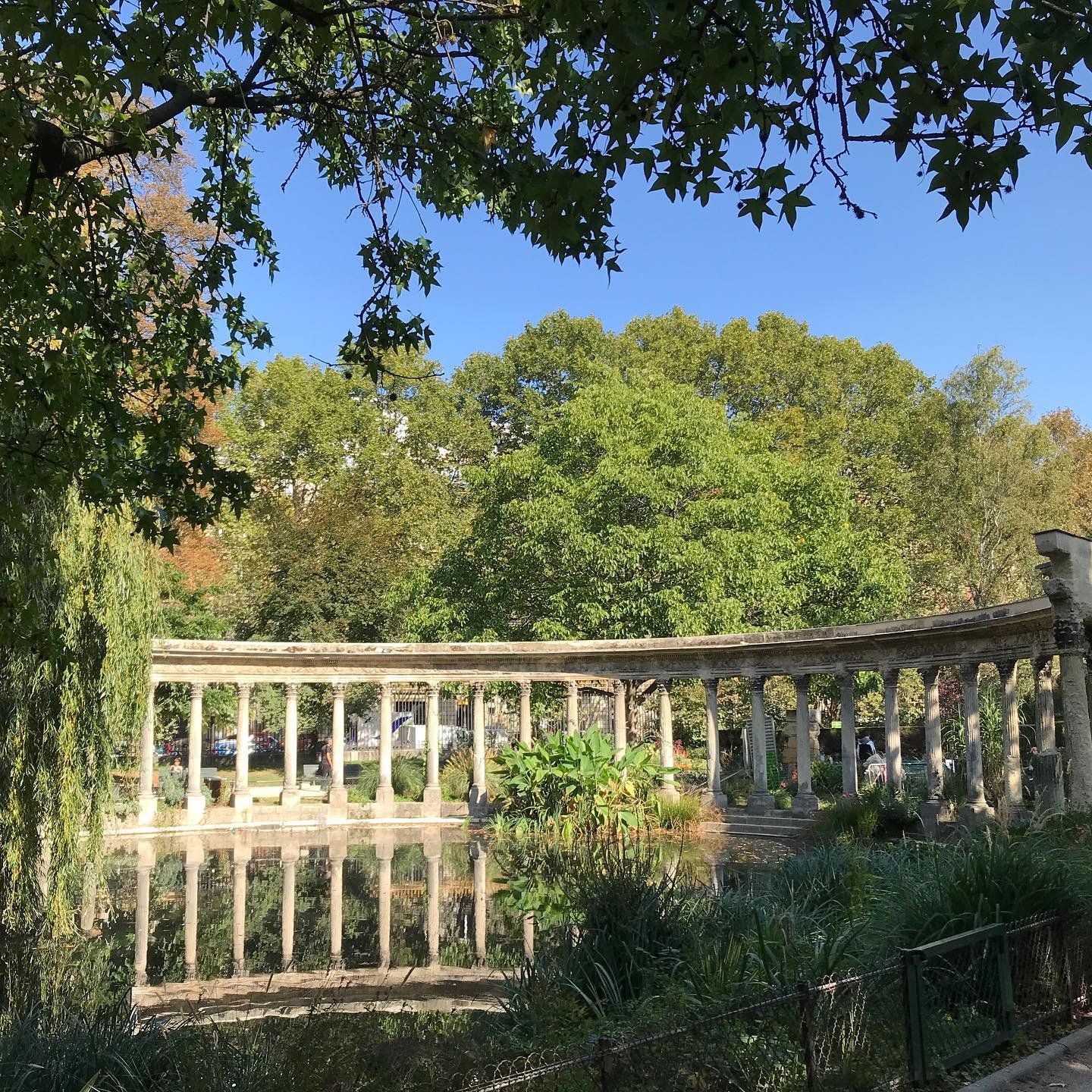 Parc-Monceau-Colonade.jpg