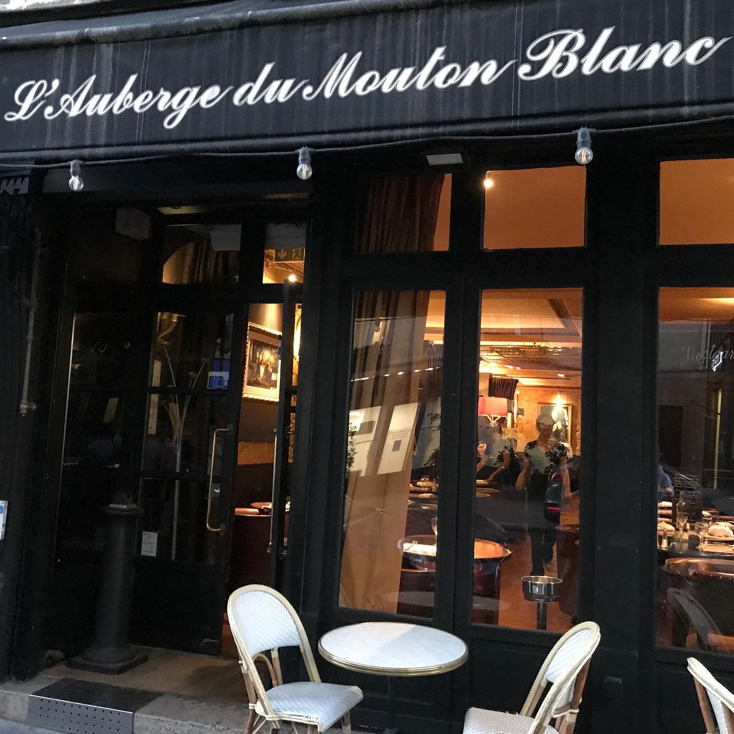 Auberge-Mouton-Blanc-Restaurant.jpg