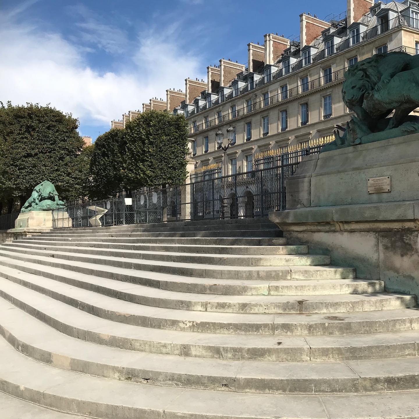 Tuileries-Gardens-Rue-de-Rivoli.jpg