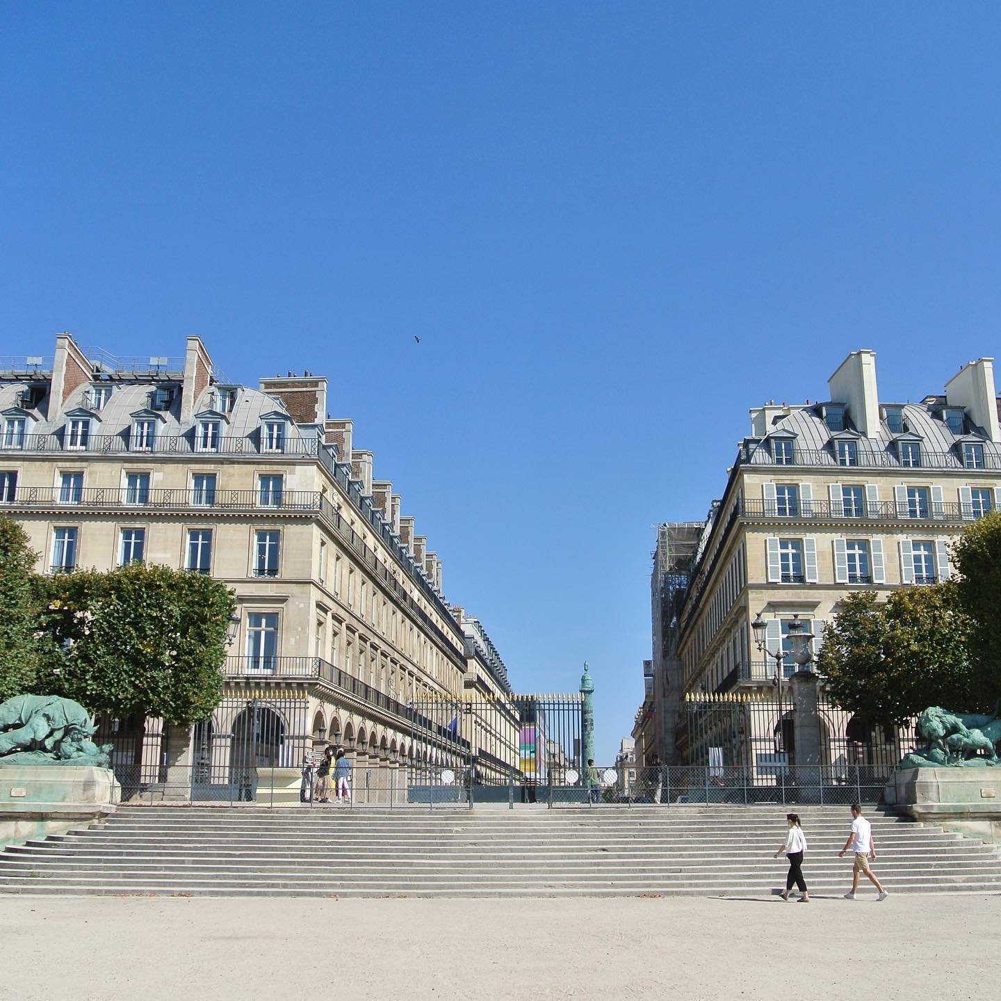 Tuileries-Gardens-Stairs.jpg