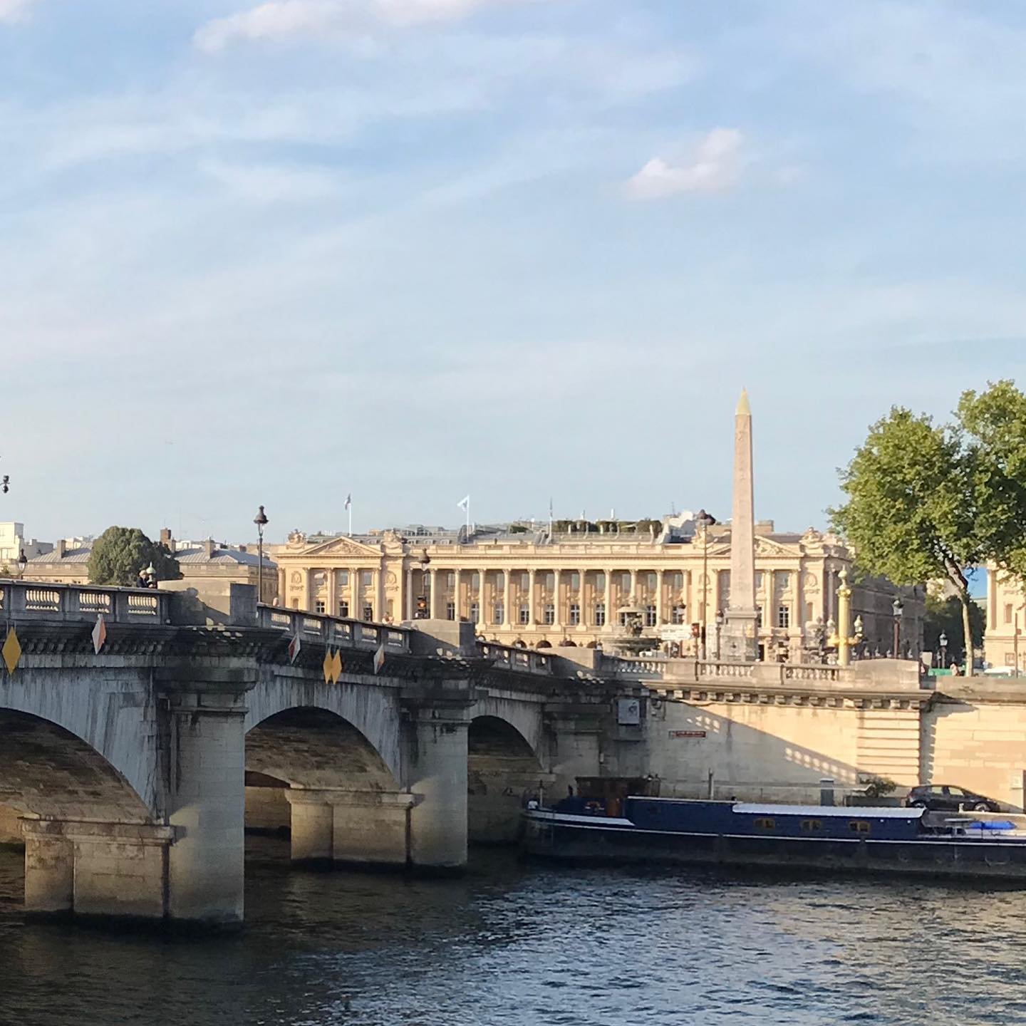 Pont-de-la-Concorde-Place-de-la-Concorde.jpg