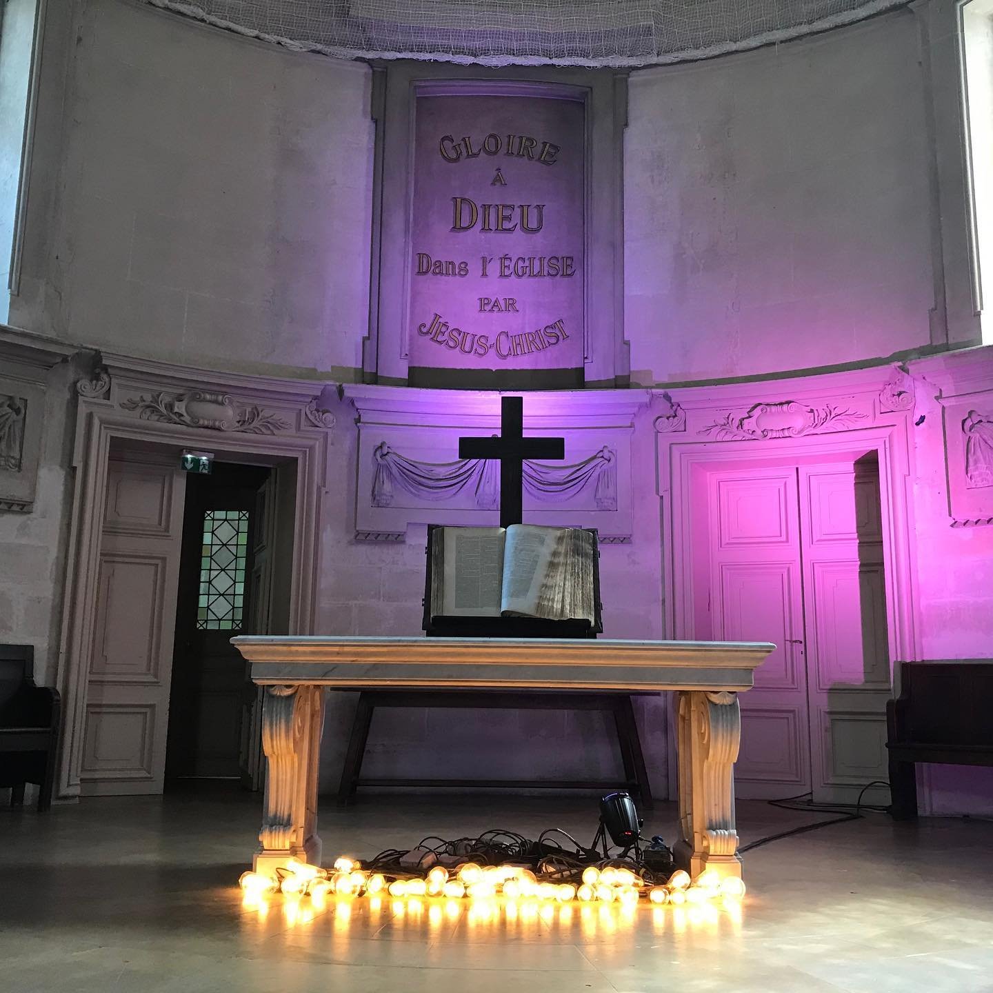 Temple-Protestant-du-Marais-Cross.jpg