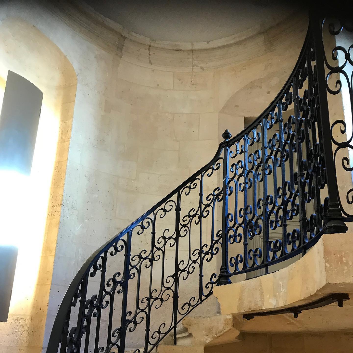 Hôtel-de-Beauvais-Staircase-1.jpg