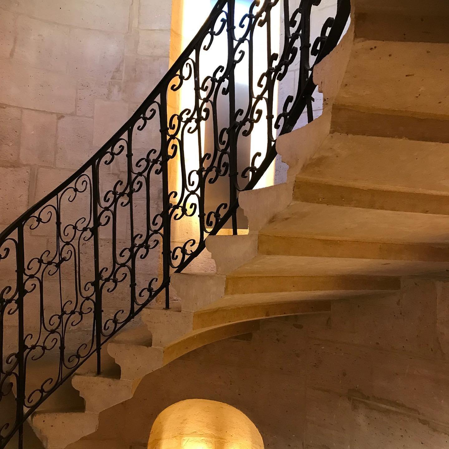 Hôtel-de-Beauvais-Staircase-2.jpg
