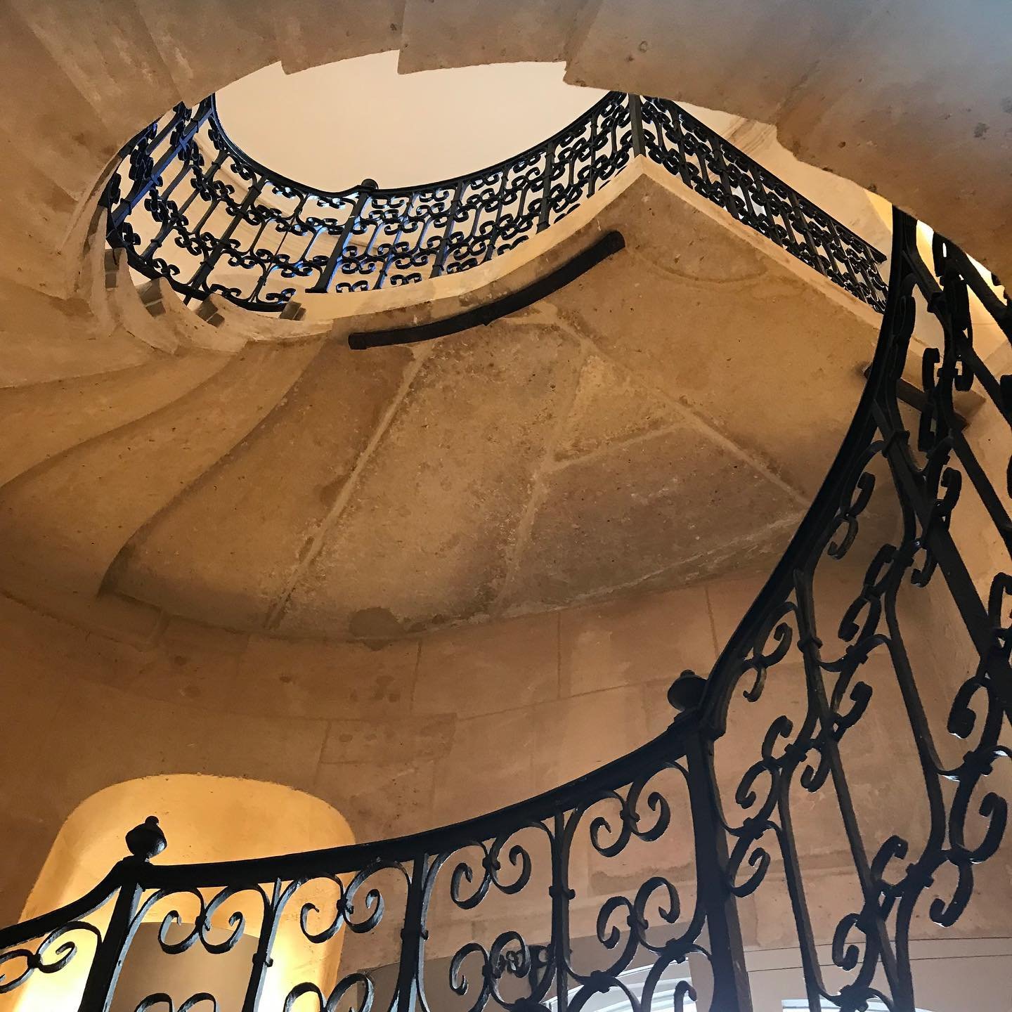 Hôtel-de-Beauvais-Staircase-3.jpg