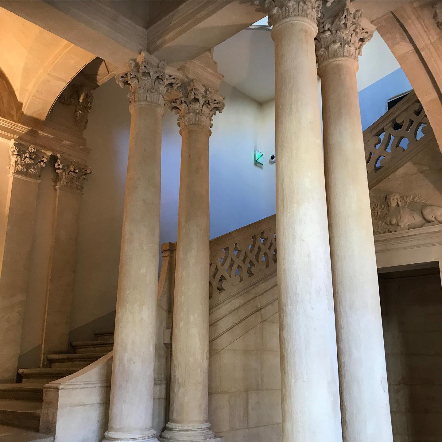 Hôtel-de-Beauvais-Staircase-1.jpg