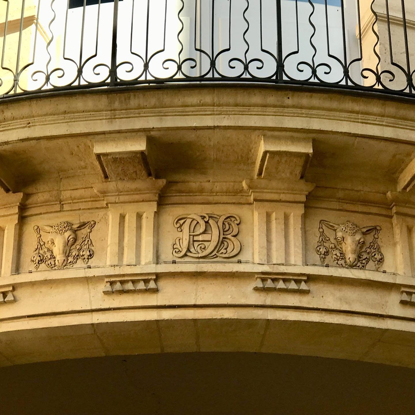 Hôtel-de-Beauvais-Monogram.jpg