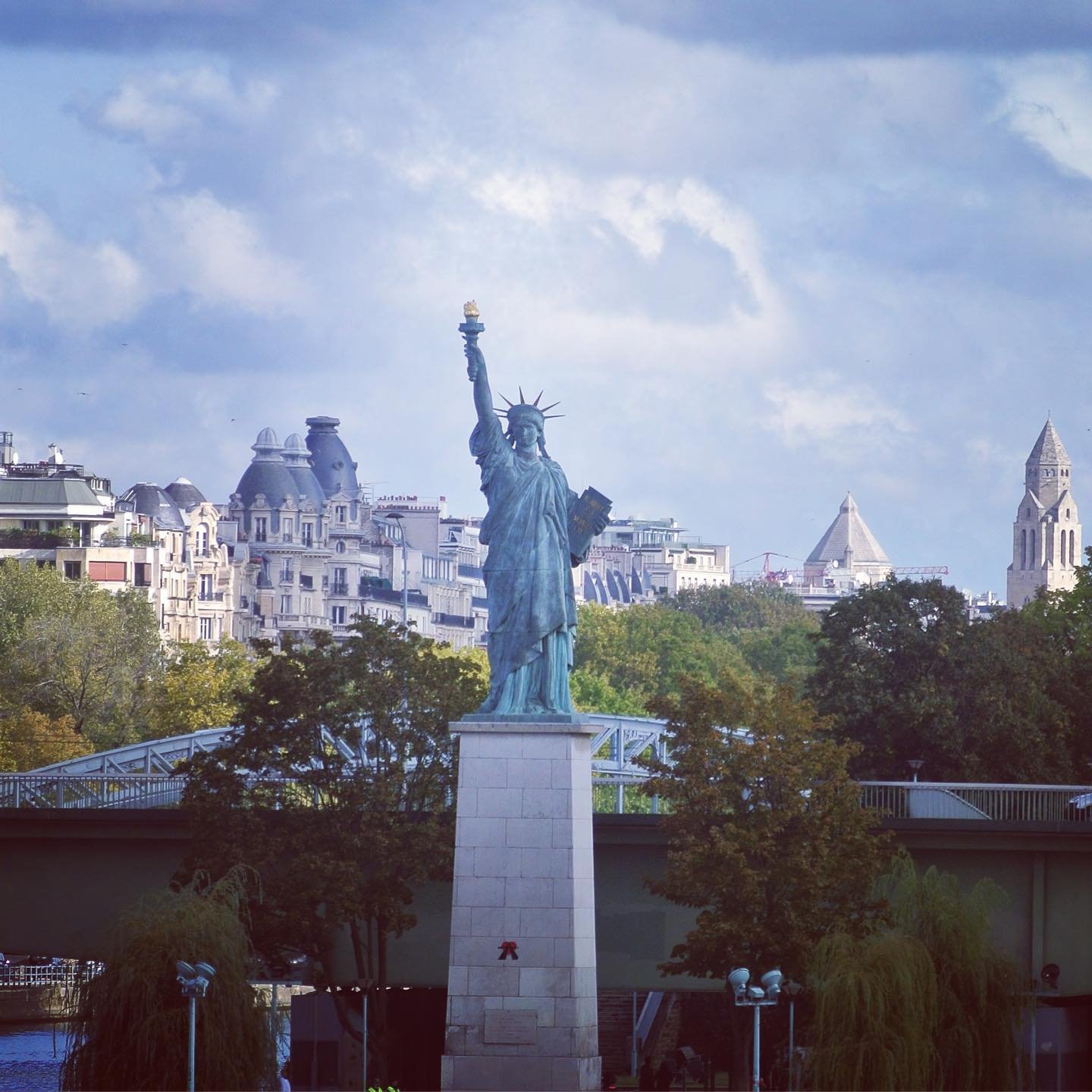 Gift-Statue-of-Liberty-Paris.jpg