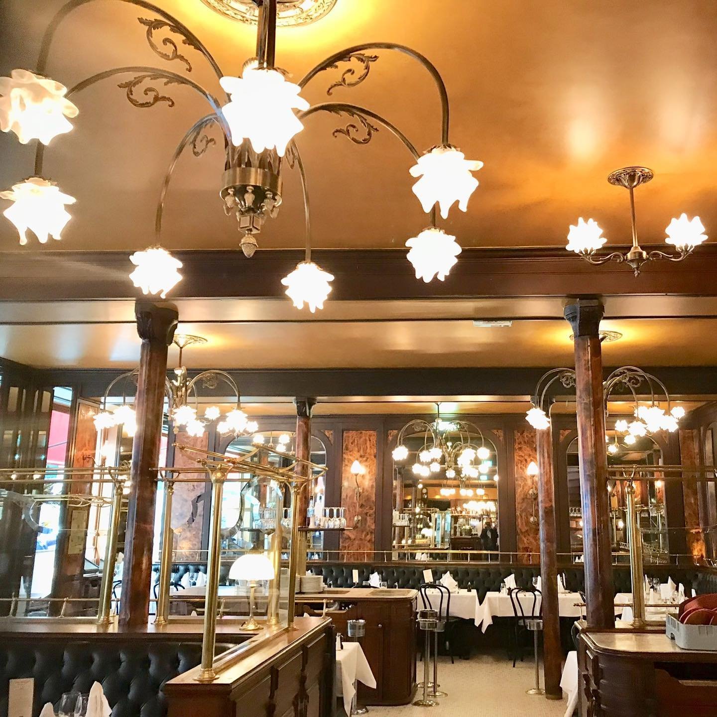 Bofinger-Brasserie-Art-Nouveau-Decor.jpg