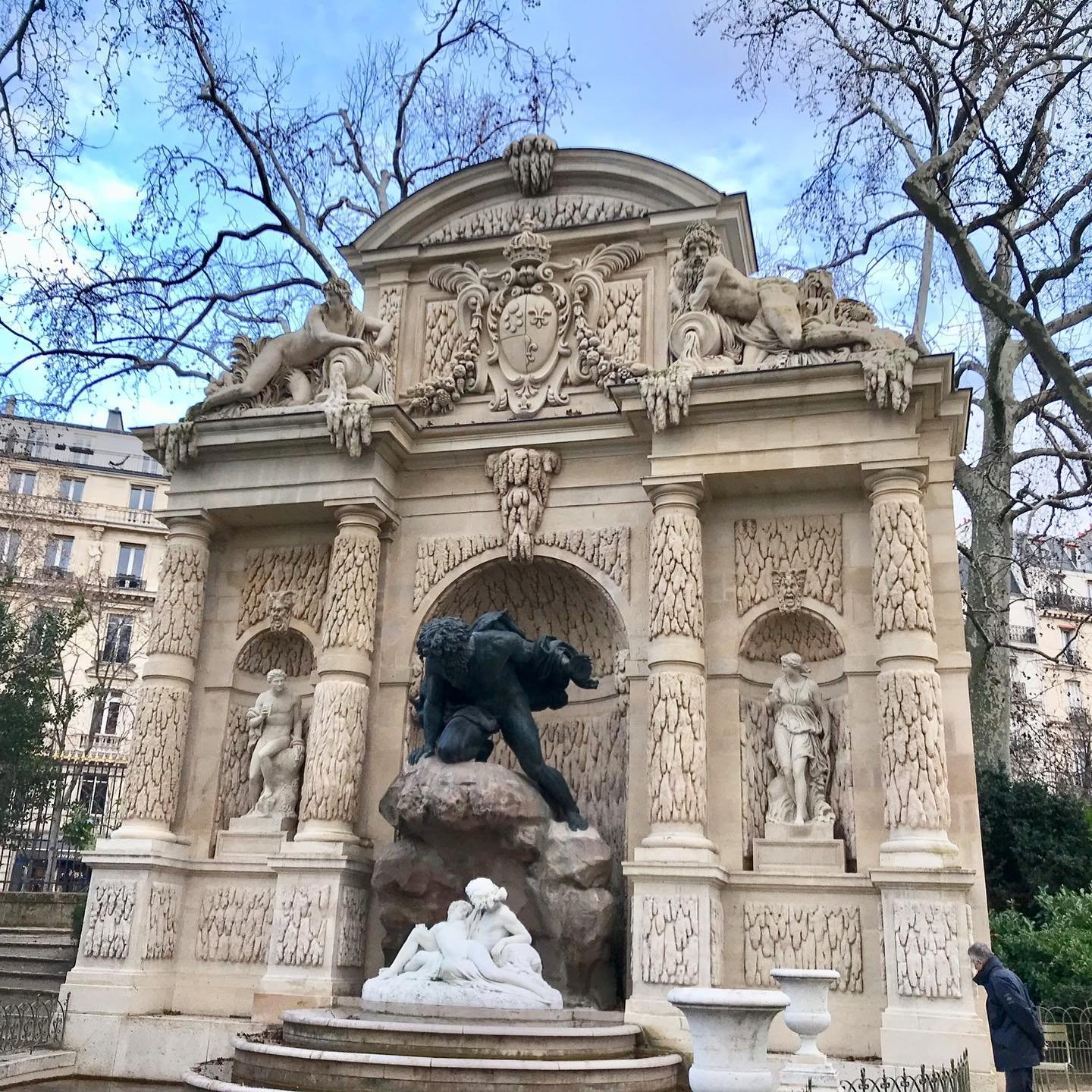 Marie-de-Medicis-Fountain-Paris.jpg
