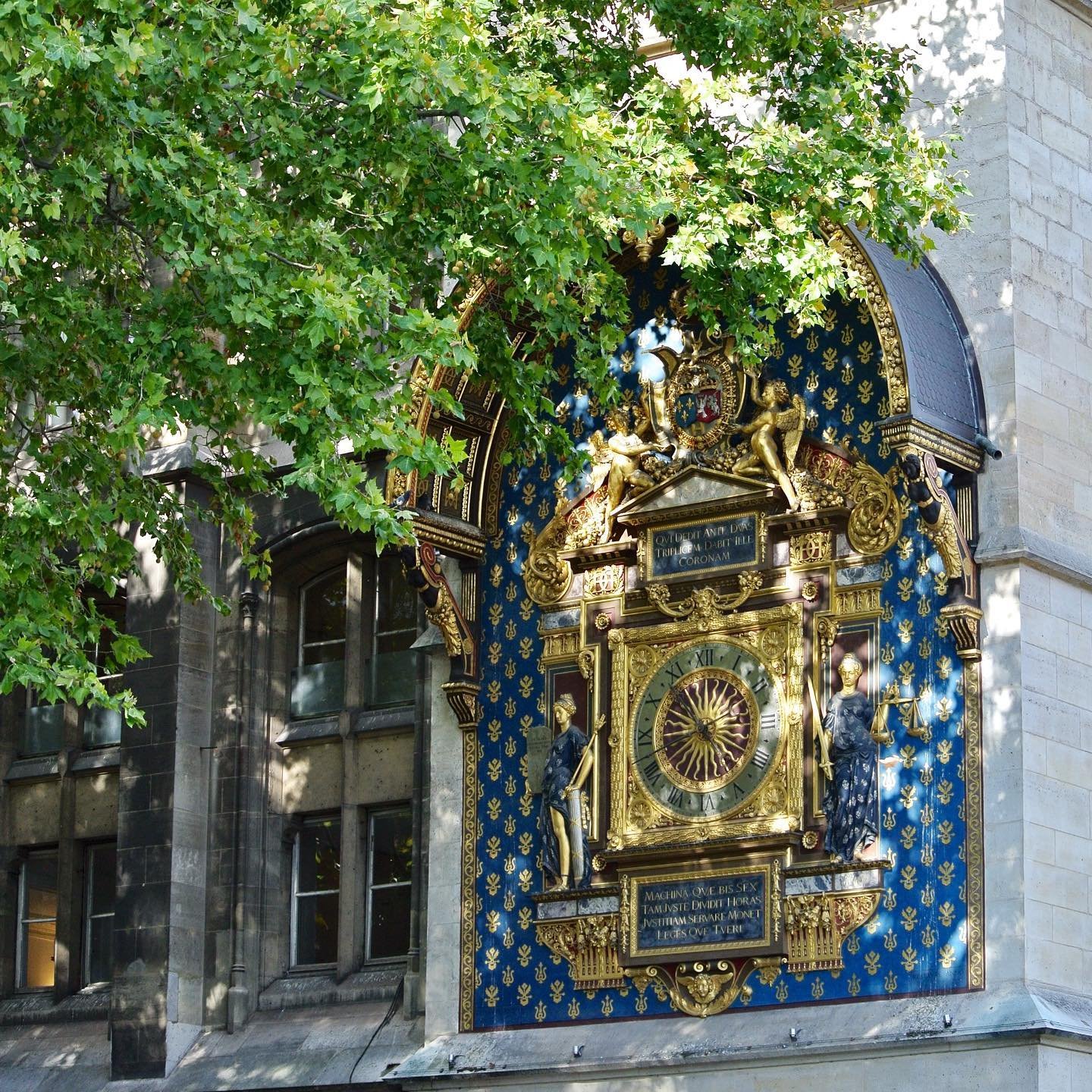 Clock-Paris-Ile-de-la-Cité.jpeg.jpg
